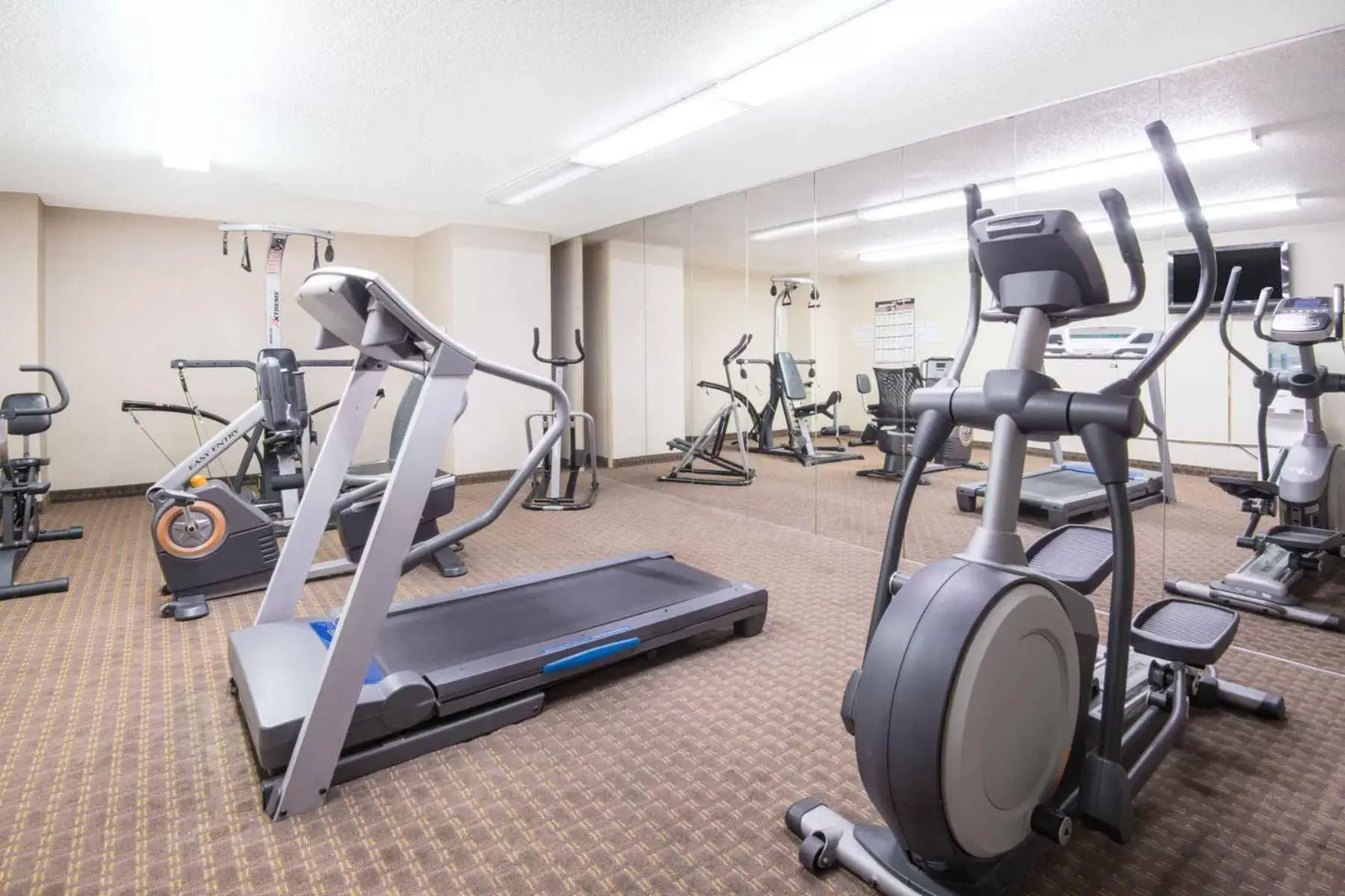 Fitness centre/facilities in Ramada by Wyndham Enid Fitness centre/facilities in Ramada by Wyndham Enid