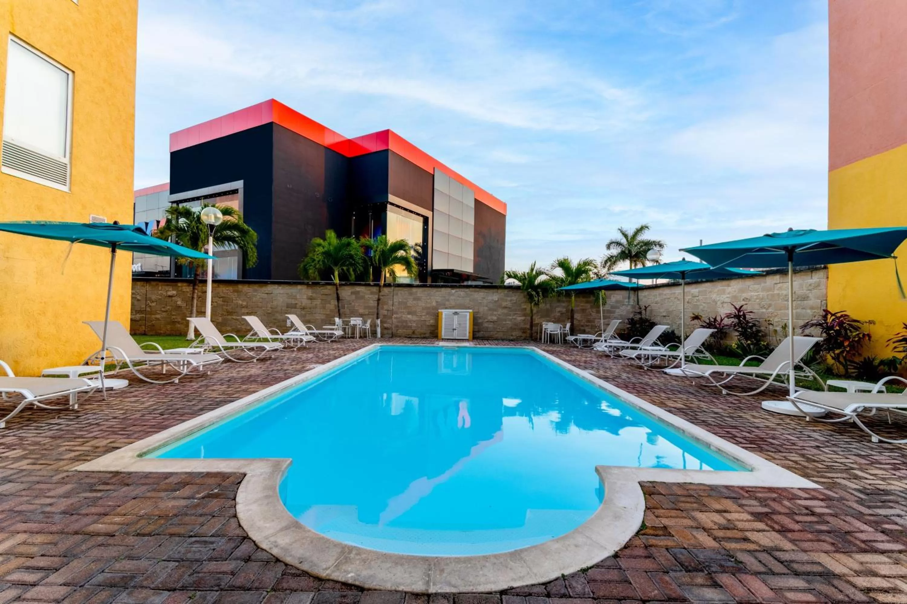 Swimming pool in City Express by Marriott Cancun