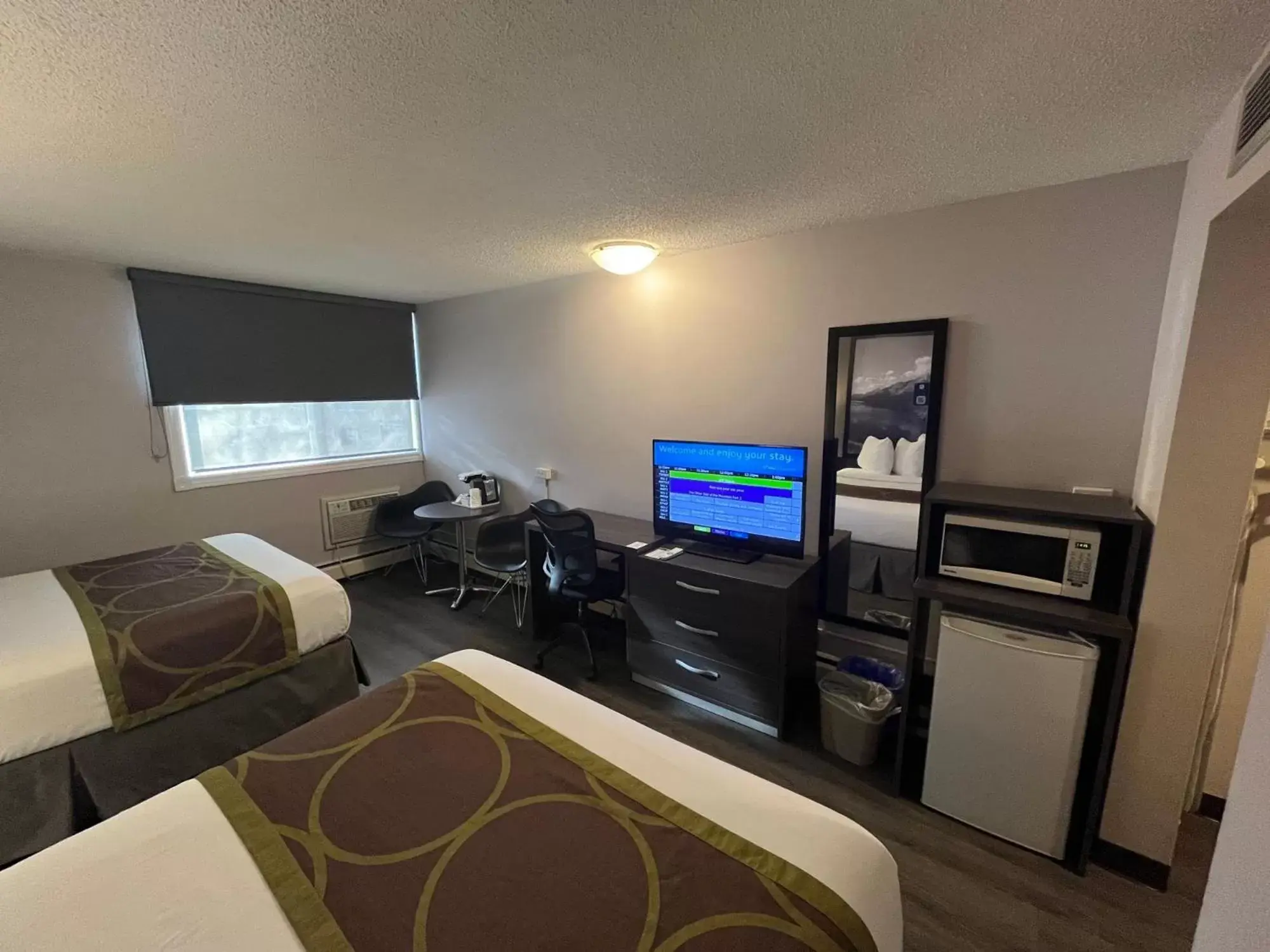 Bedroom, TV/Entertainment Center in Super 8 by Wyndham Macleod Trail Calgary