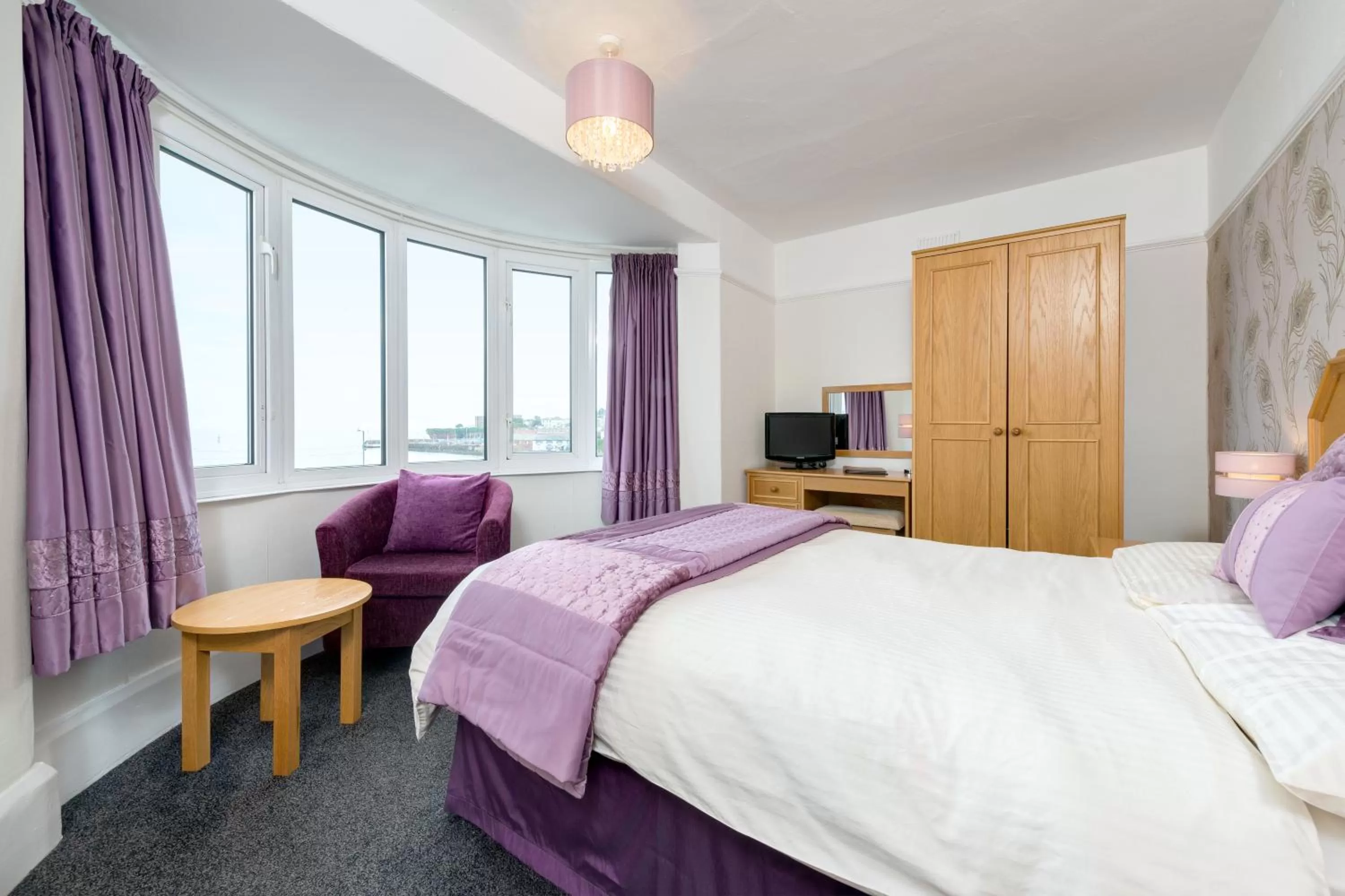 Bedroom, Bed in Marine Hotel