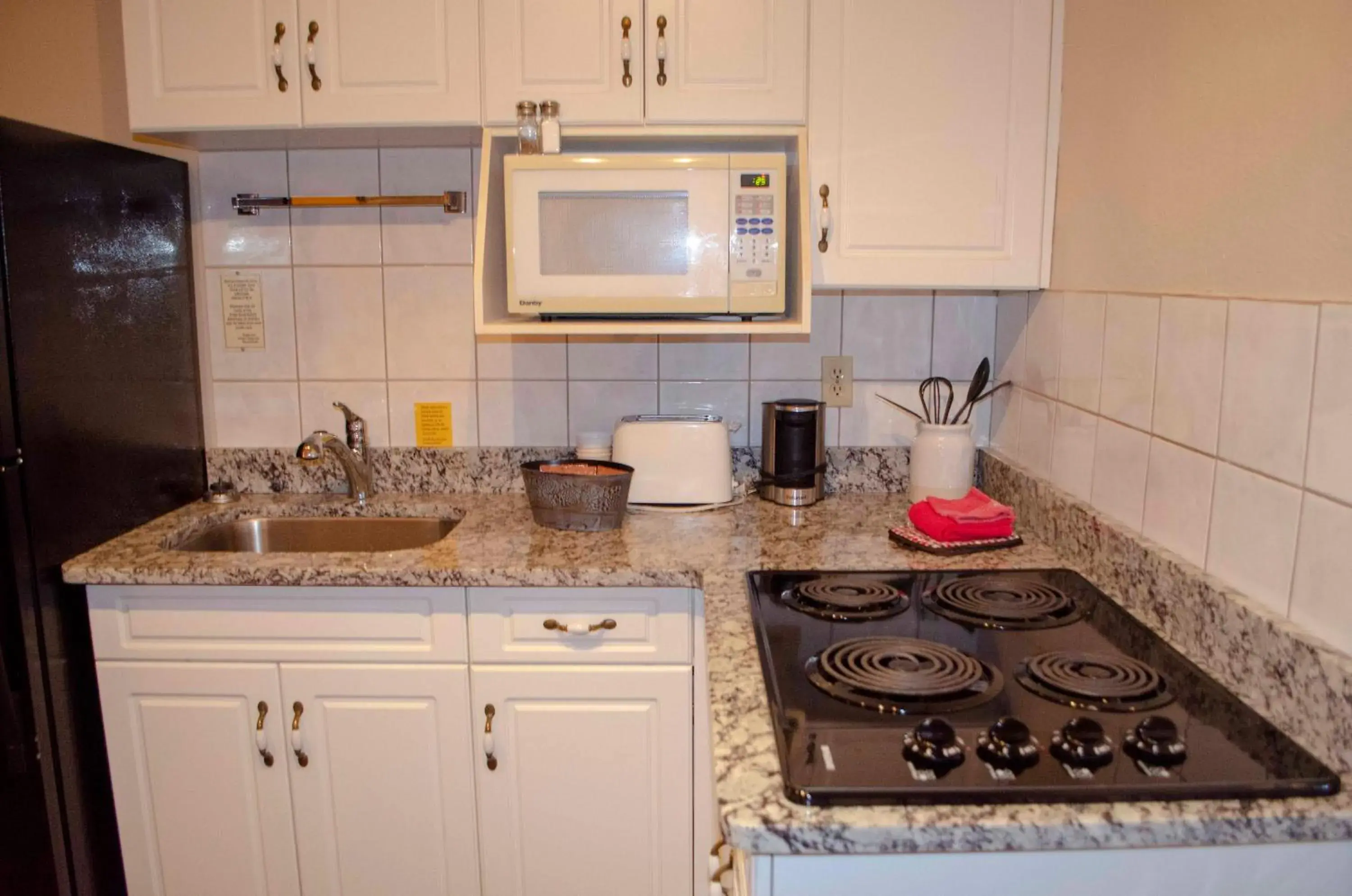 Kitchen or kitchenette, Kitchen/Kitchenette in Aspen Village