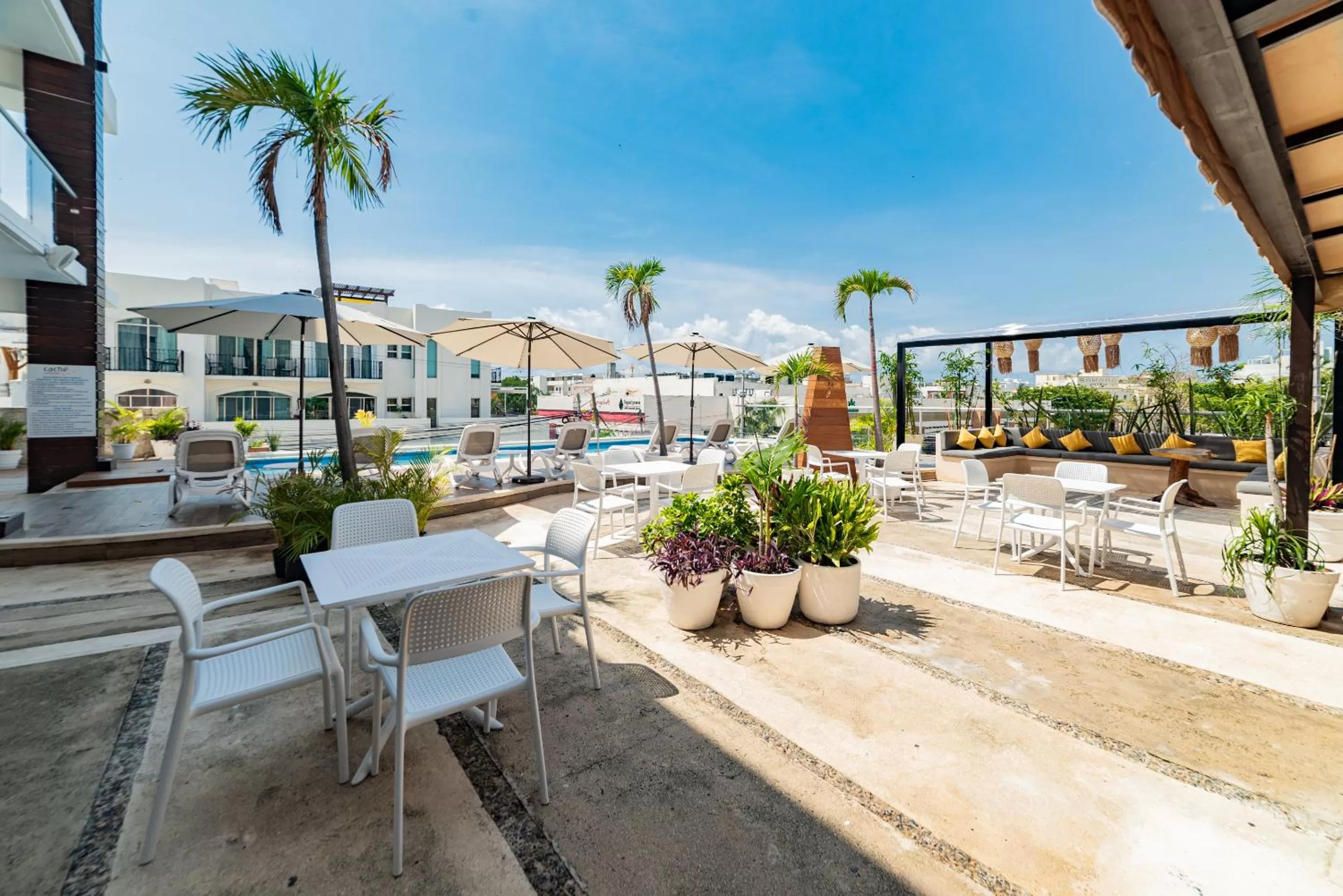 Restaurant/places to eat in Hotel Cache