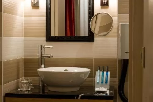 Bathroom in Windsor Opera