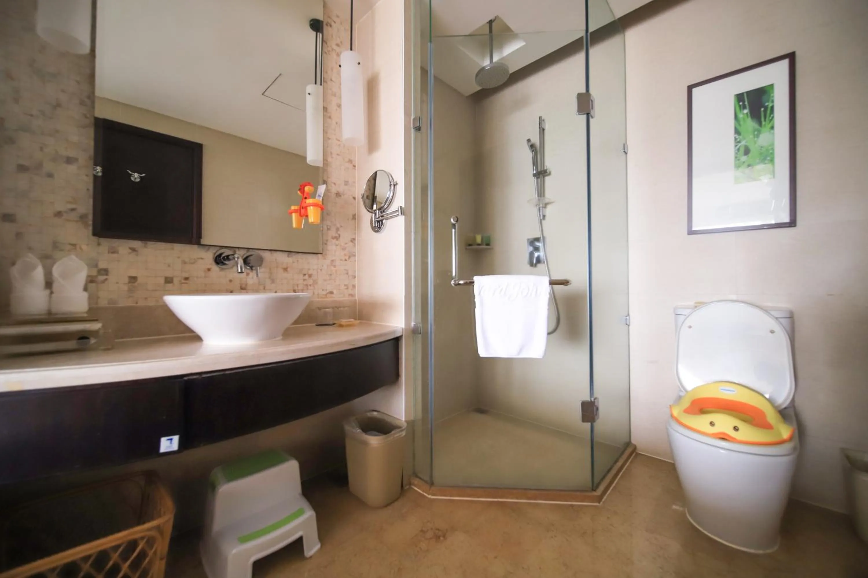 Shower in Howard Johnson Resort Sanya Bay