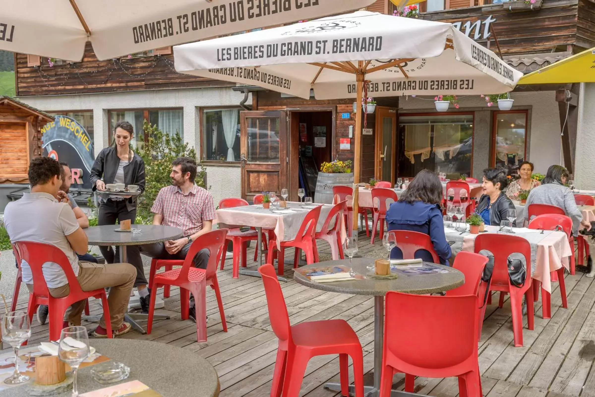 Patio, Restaurant/Places to Eat in Motel Bivouac de Napoléon