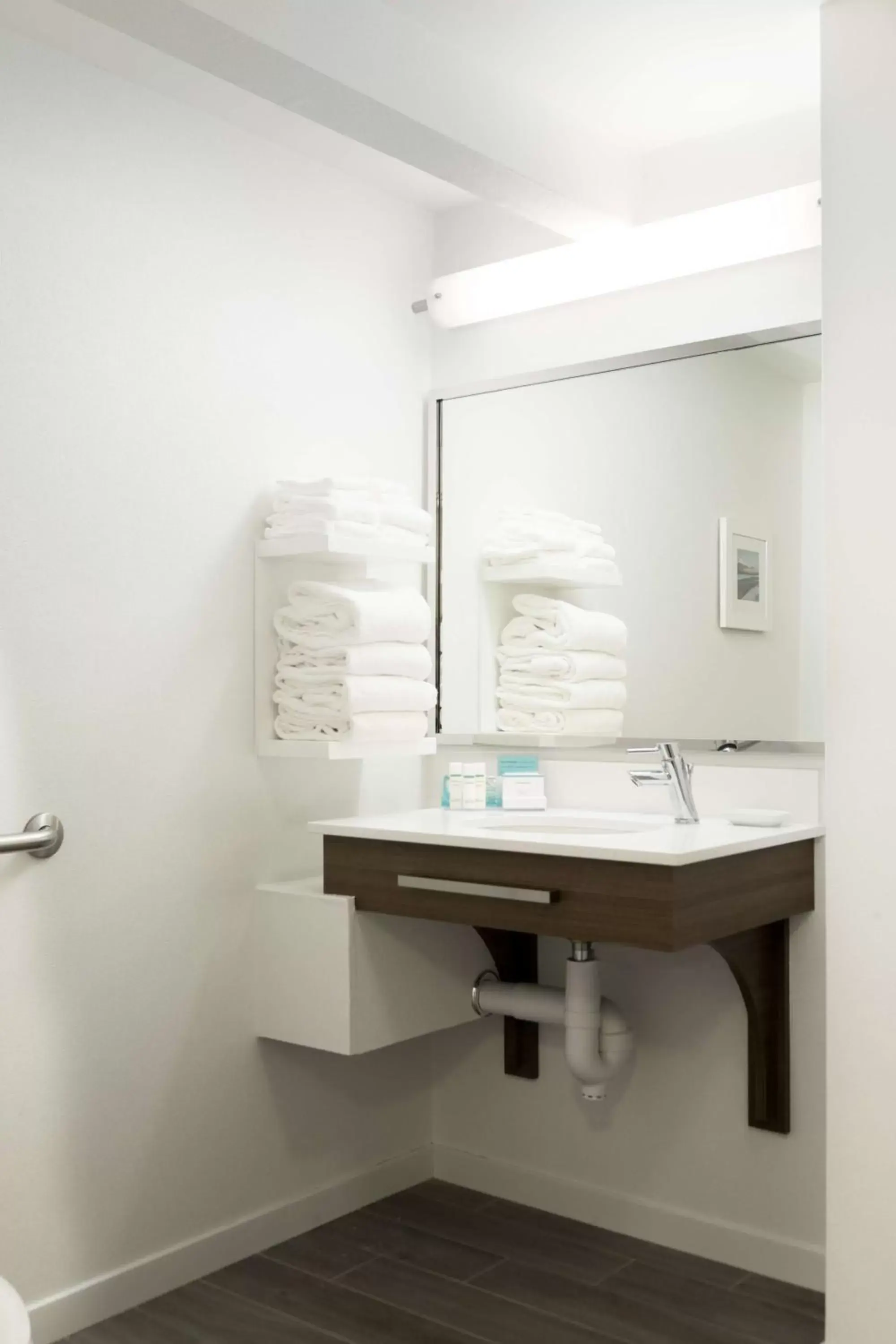 Bathroom in Hampton Inn Freeport/Brunswick Bathroom in Hampton Inn Freeport/Brunswick