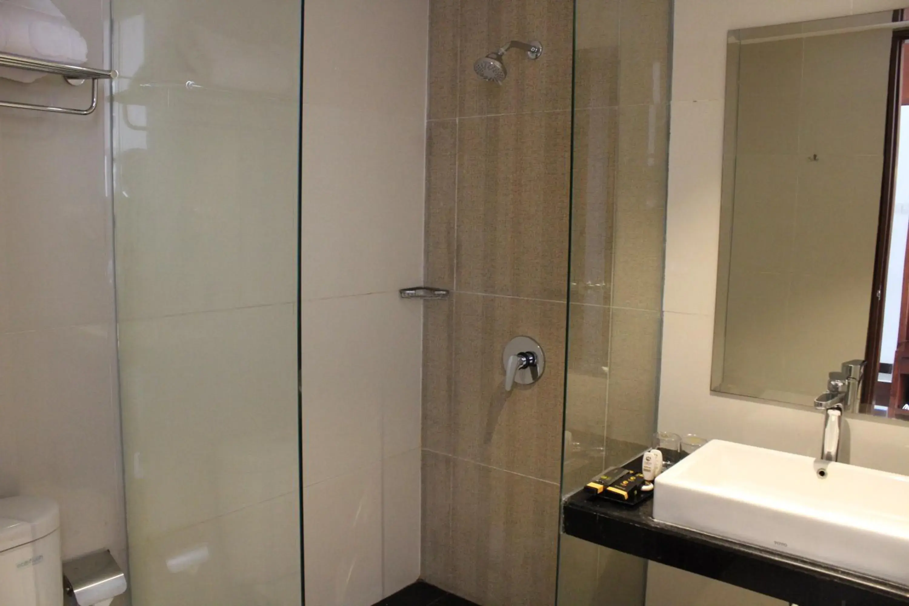 Bathroom in Gets Hotel Semarang