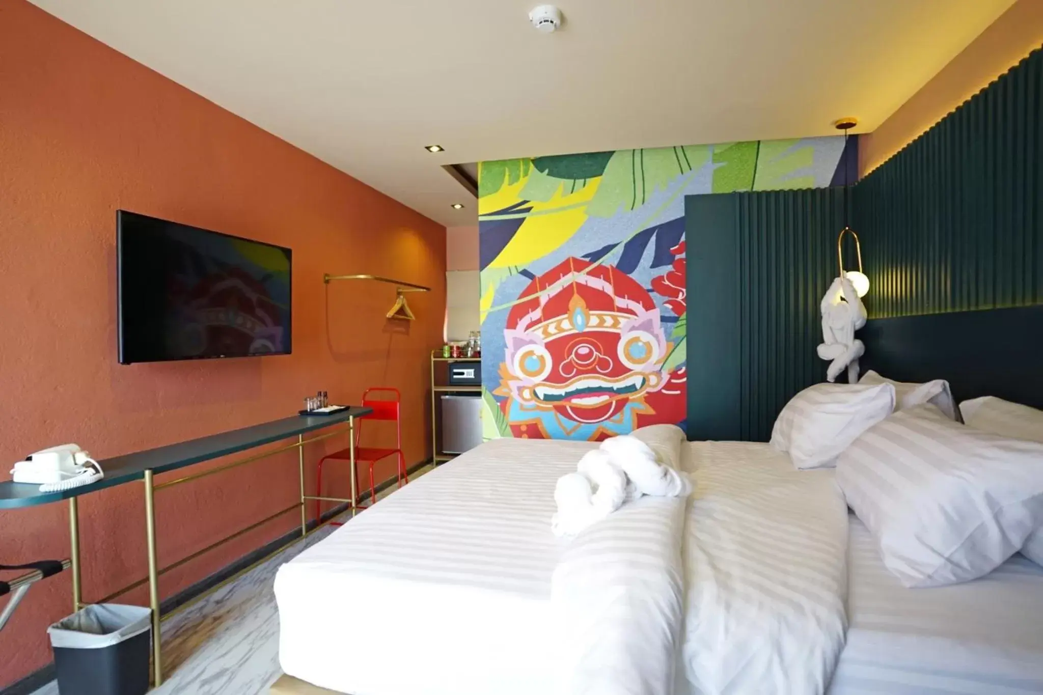 TV and multimedia, Bed in 4 Monkeys Hotel - SHA Extra Plus