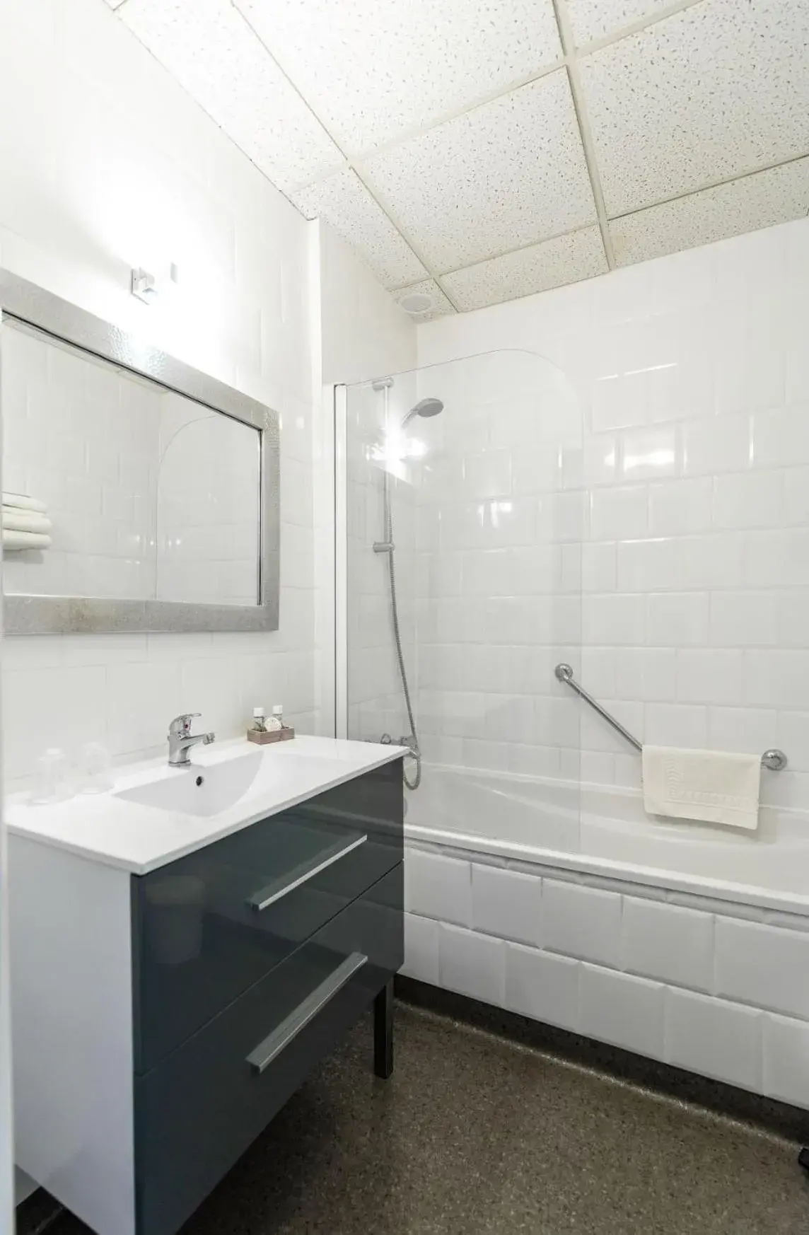 Bathroom in Cit'Hotel Normandy Hotel Pornichet La Baule
