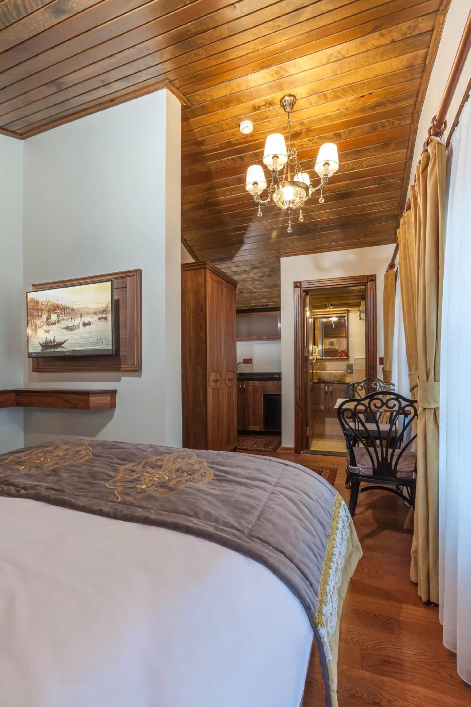 Shower, Bed in Ferman Konak Hotel-Special Category