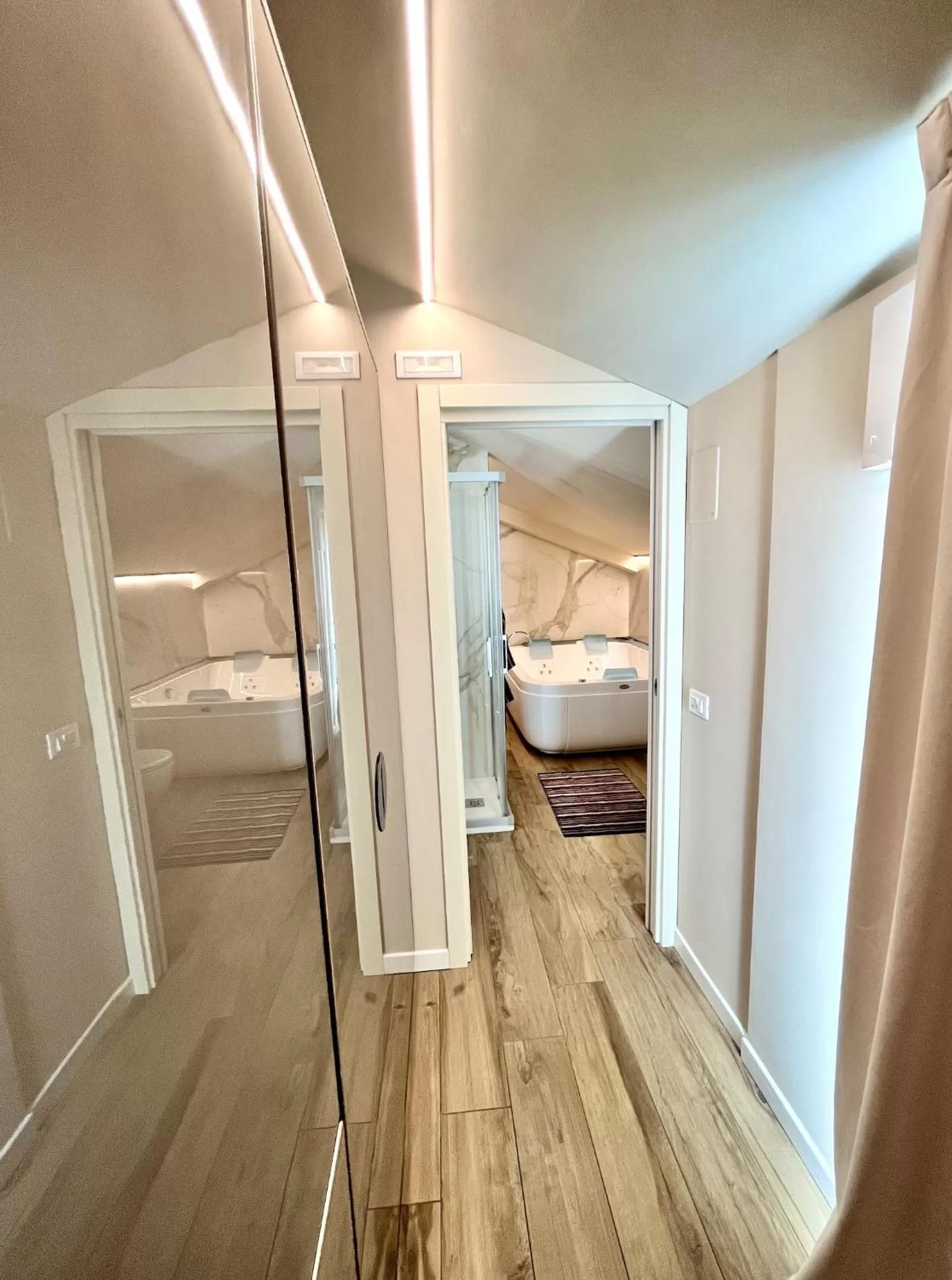 Bathroom, Bed in Vespasiani Suites