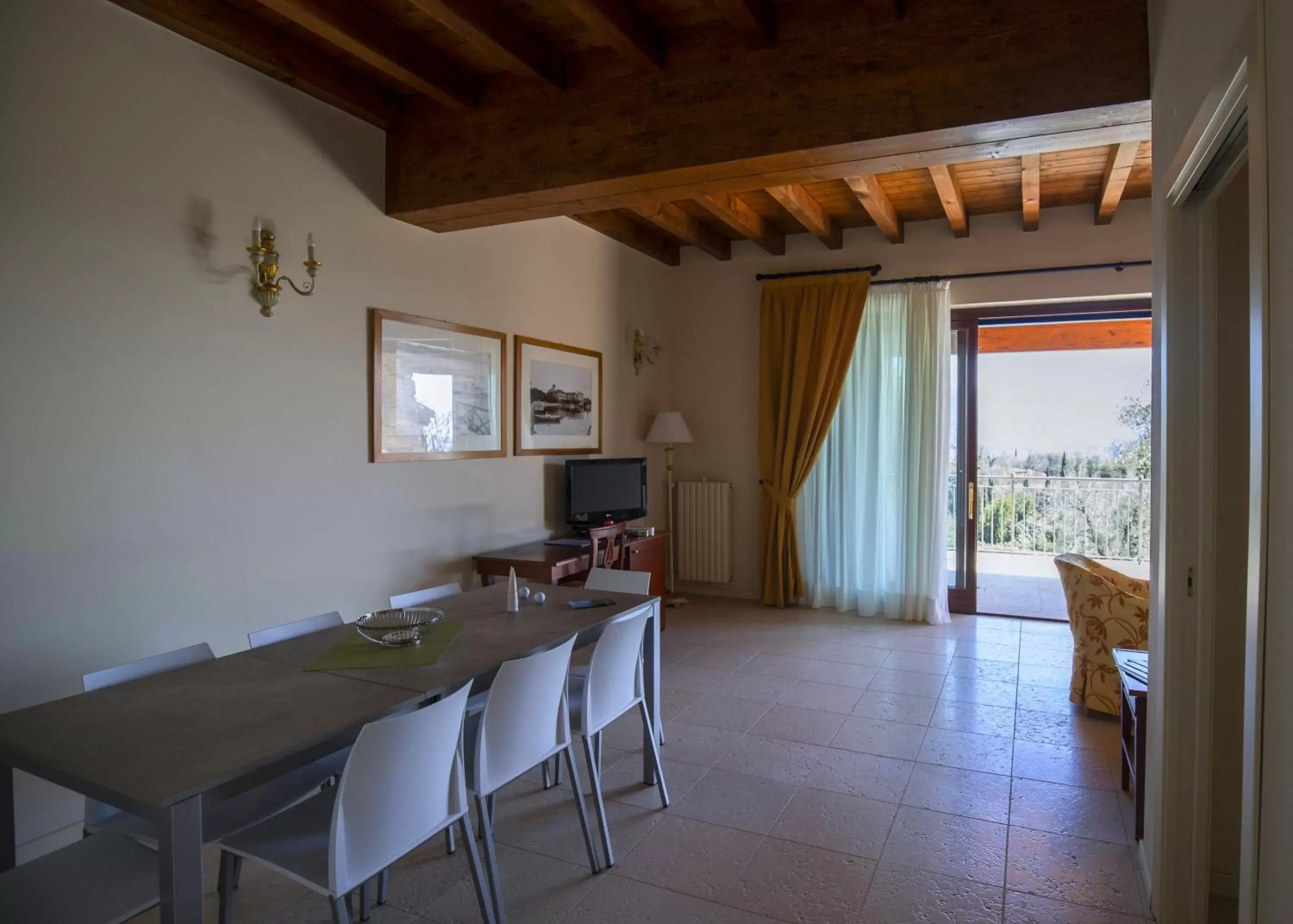 Dining Area in Apartments Golf Bogliaco