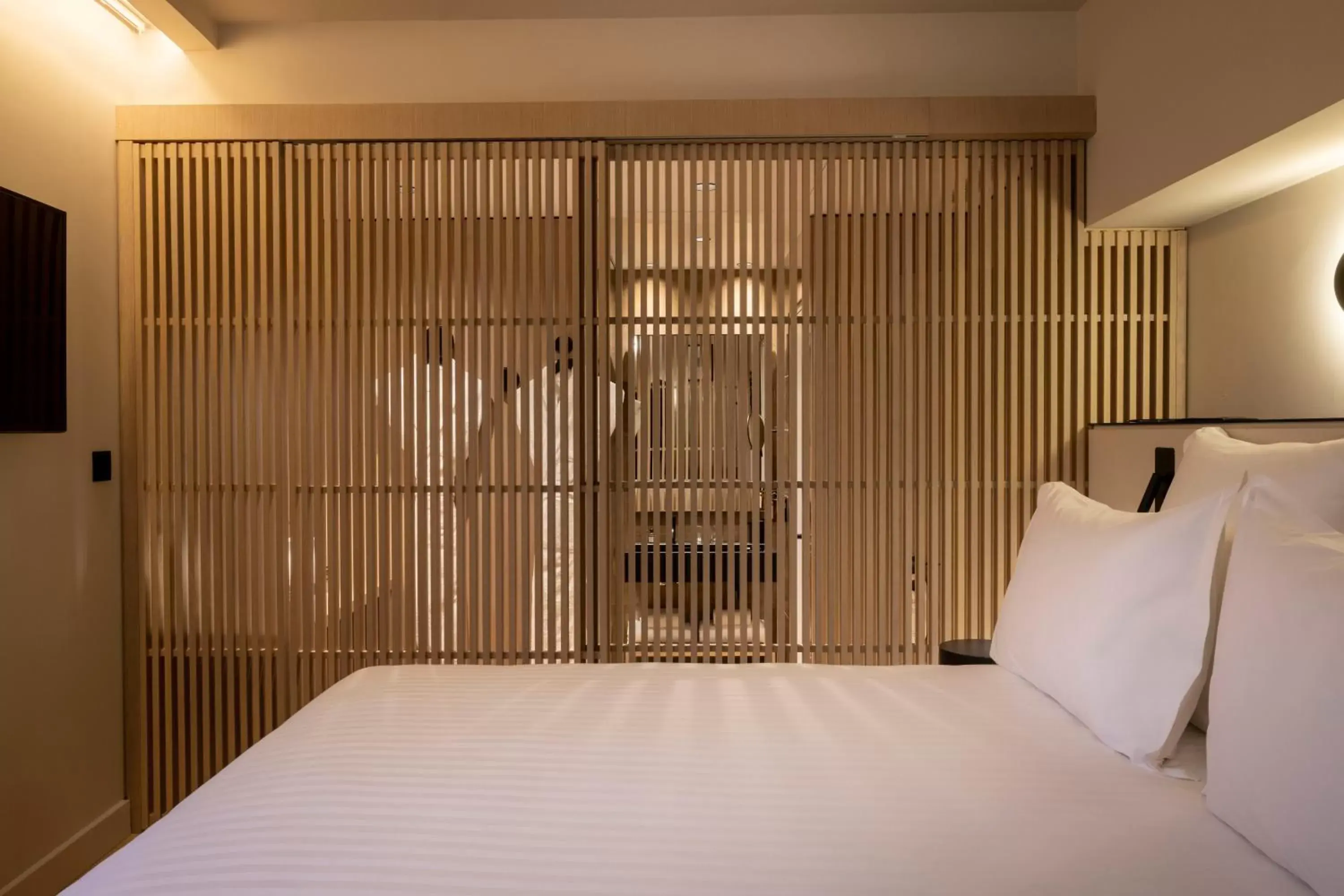 TV and multimedia, Bed in Hôtel Esté TV and multimedia, Bed in Hôtel Esté