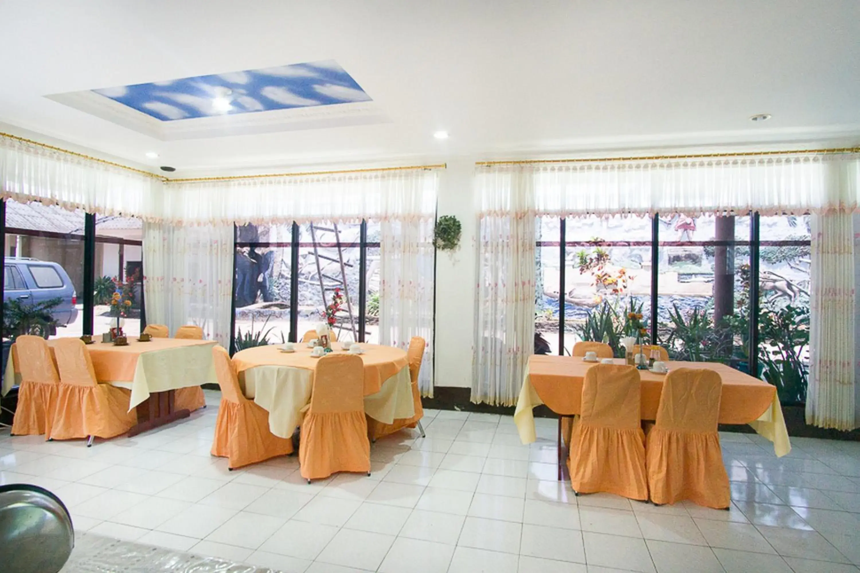 Restaurant/places to eat, Banquet Facilities in RedDoorz plus near Pelabuhan Bitung