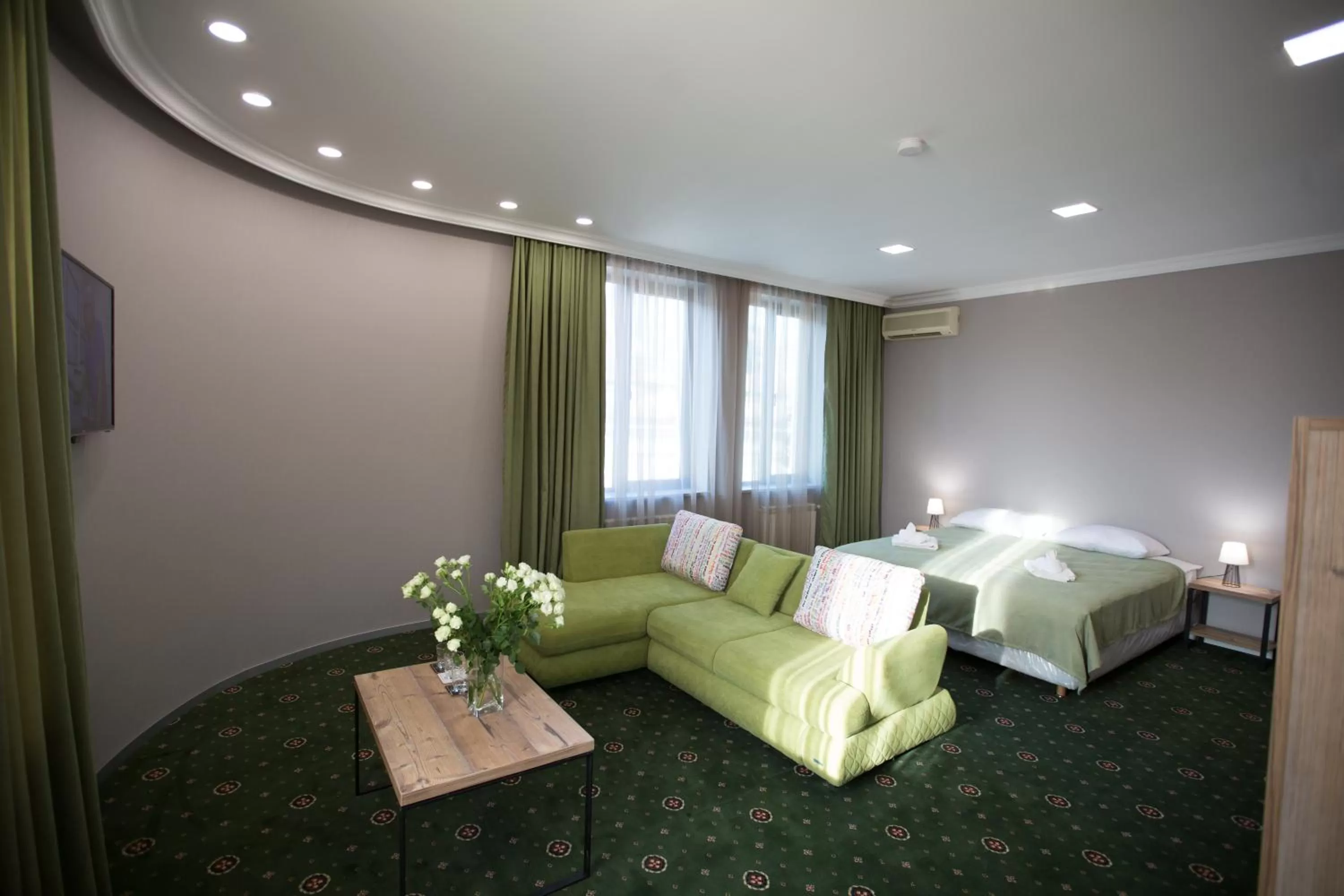 Bed in Old Side Corner