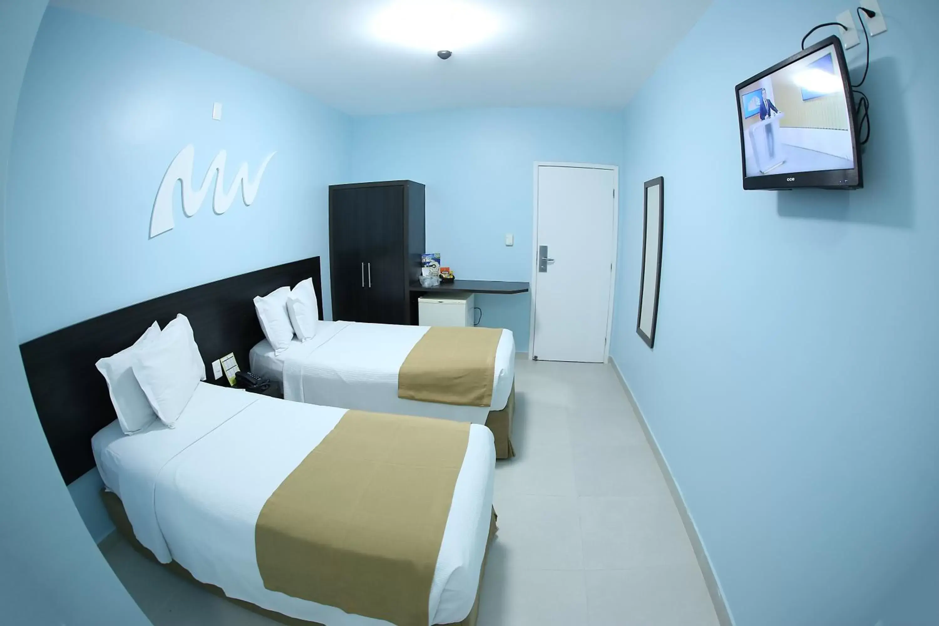Bedroom, TV/Entertainment Center in Real Praia Hotel