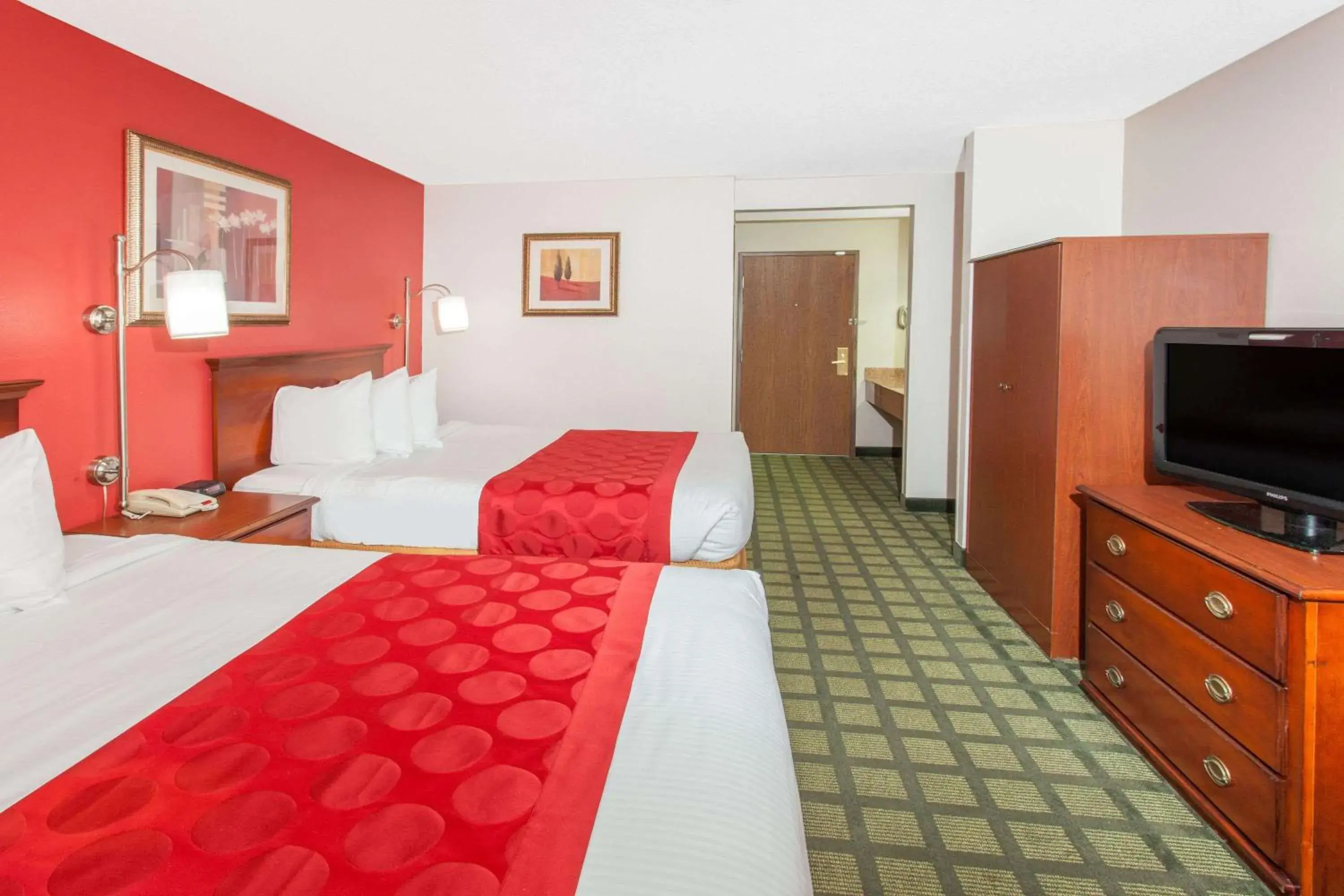 Photo of the whole room, Bed in Ramada Limited Decatur