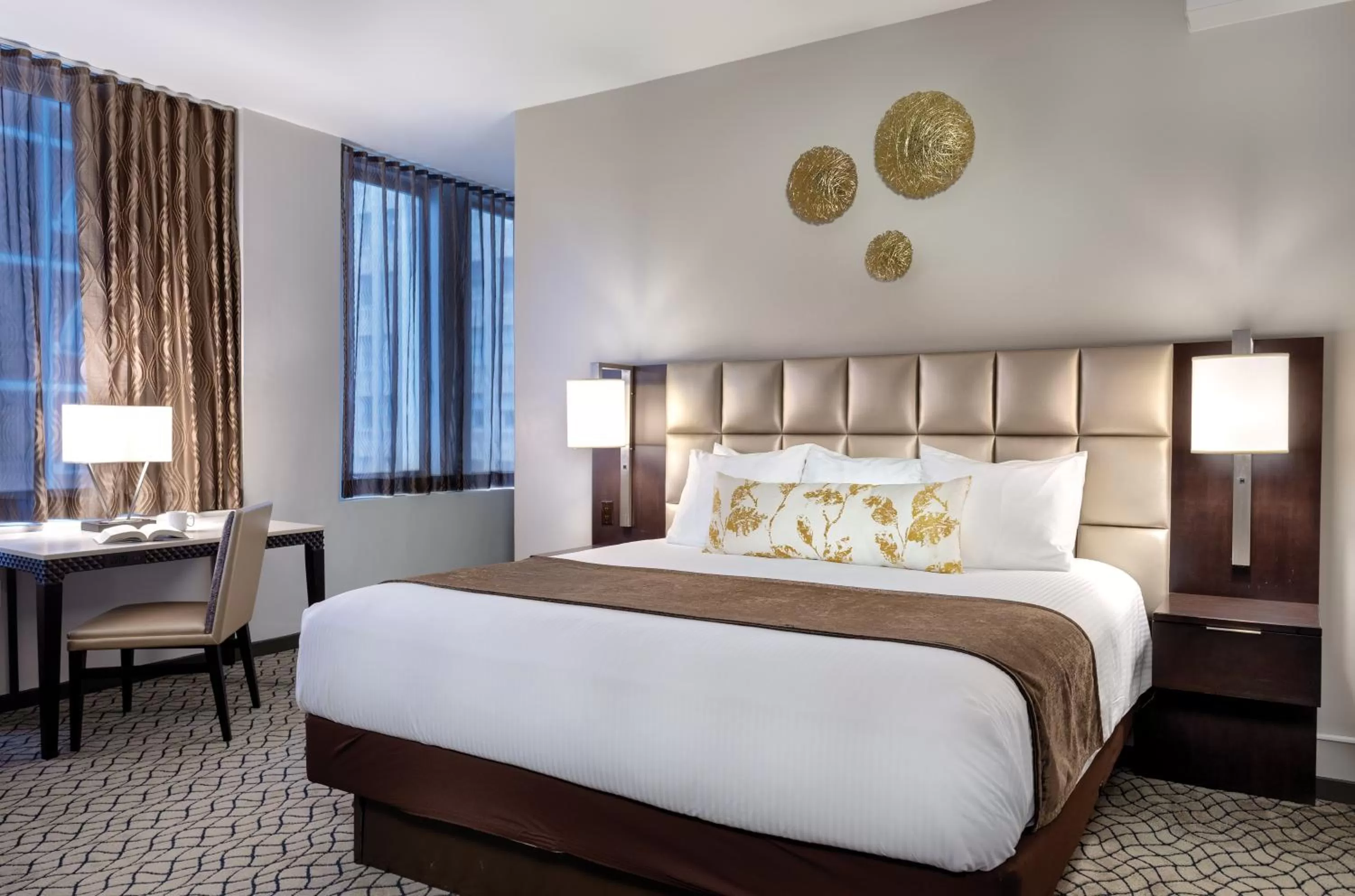 Living room, Bed in The Donatello Hotel