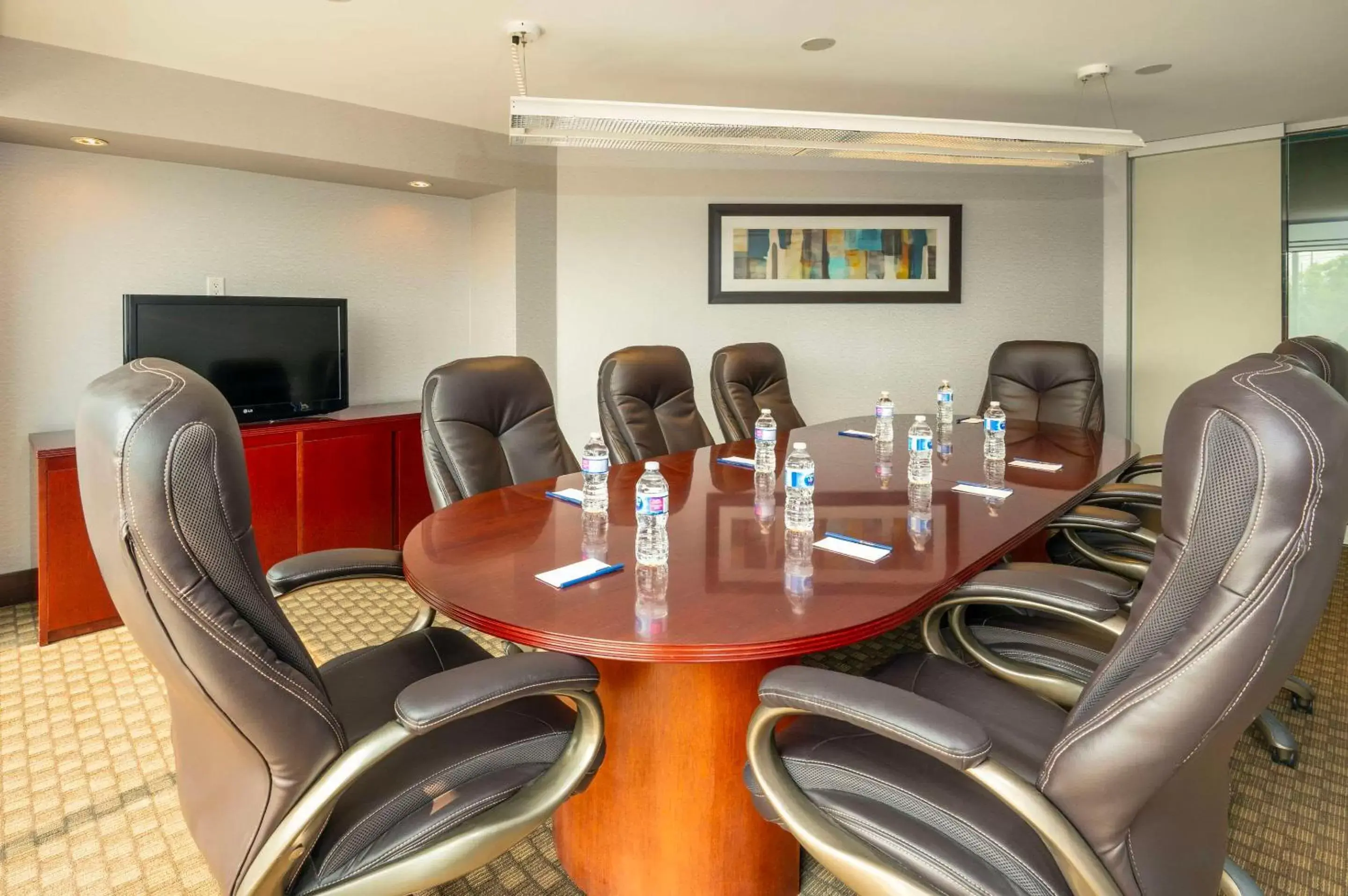 Meeting/conference room in Comfort Inn & Conference Centre Toronto Airport