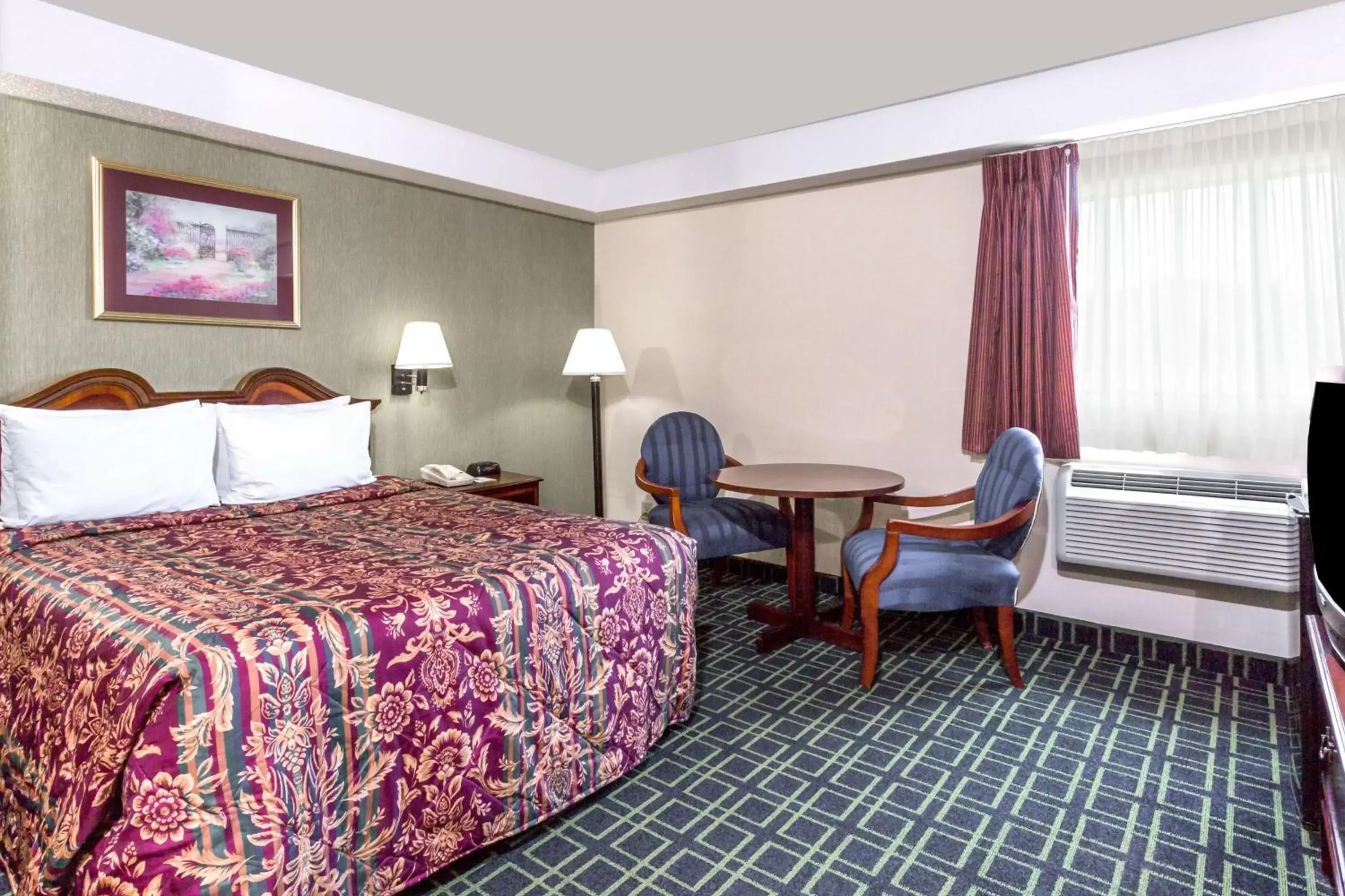 Queen Room - Non-Smoking in Days Inn by Wyndham Dumfries Quantico