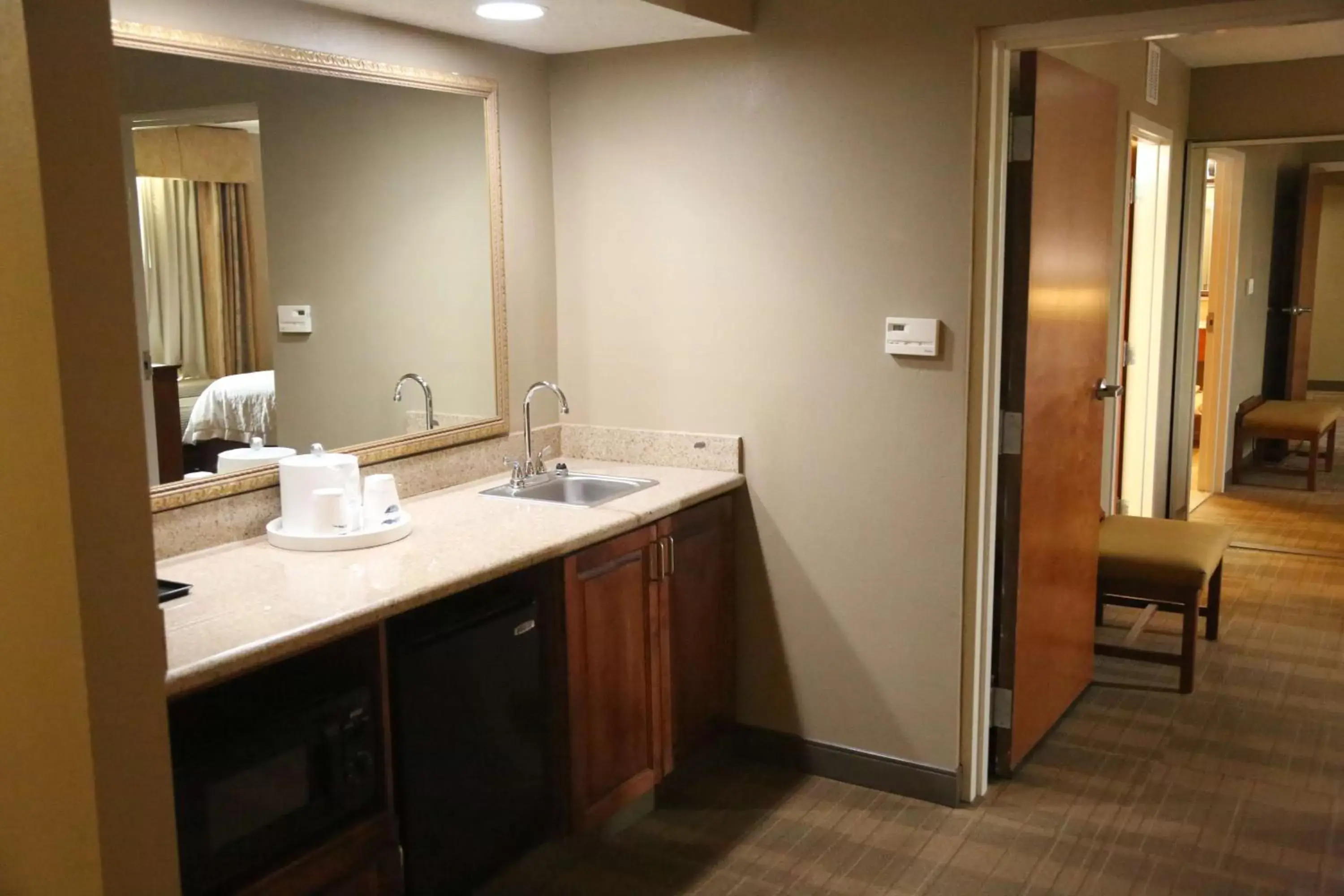 Photo of the whole room, Bathroom in Hampton Inn & Suites Jennings