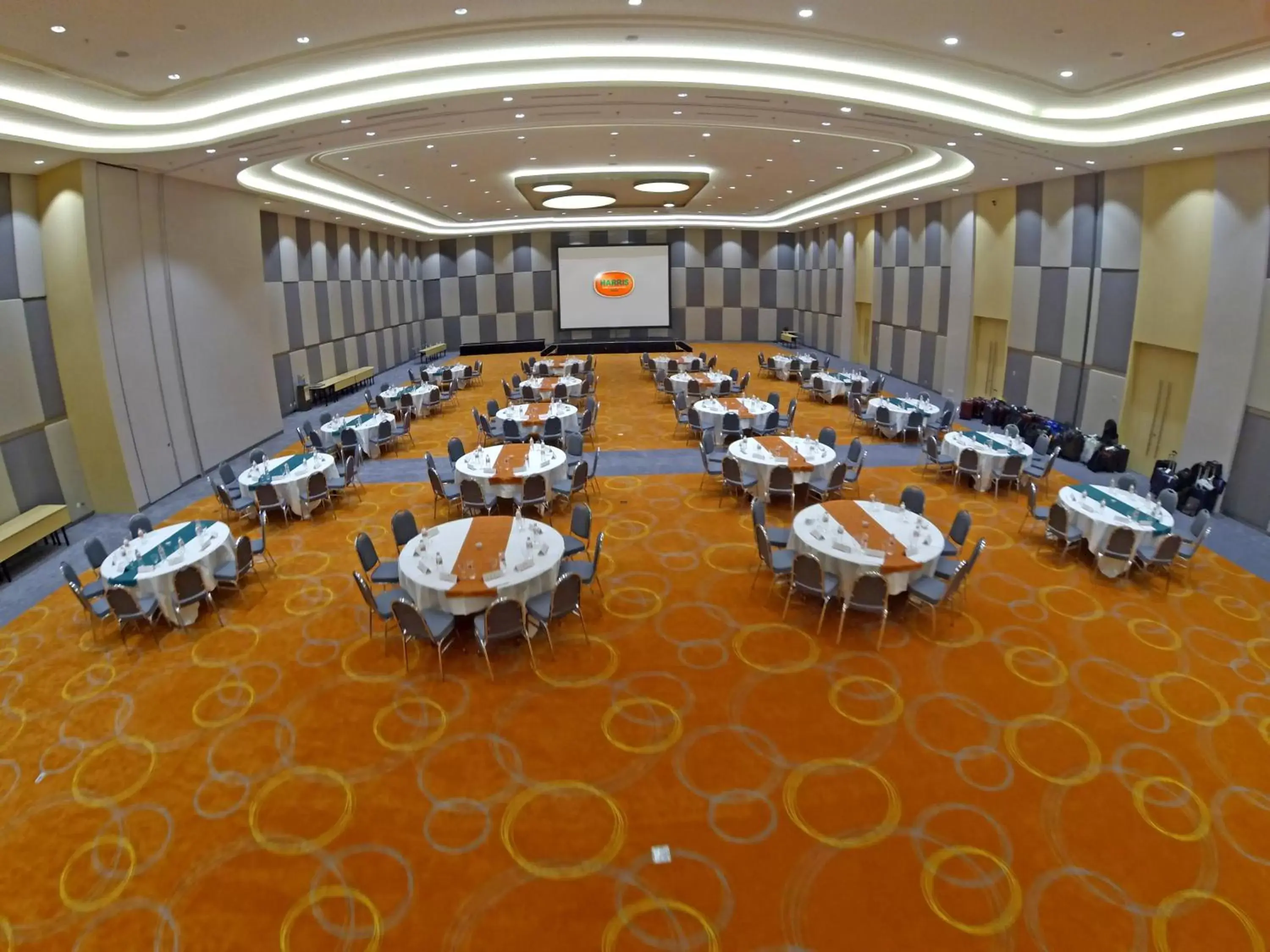 Banquet/Function facilities, Restaurant/Places to Eat in Harris Hotel And Conventions Bekasi