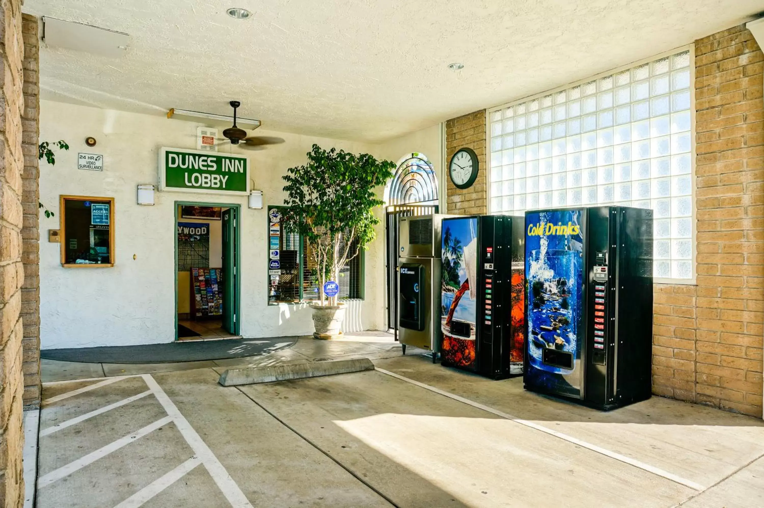 Facade/entrance in Dunes Inn - Sunset Facade/entrance in Dunes Inn - Sunset