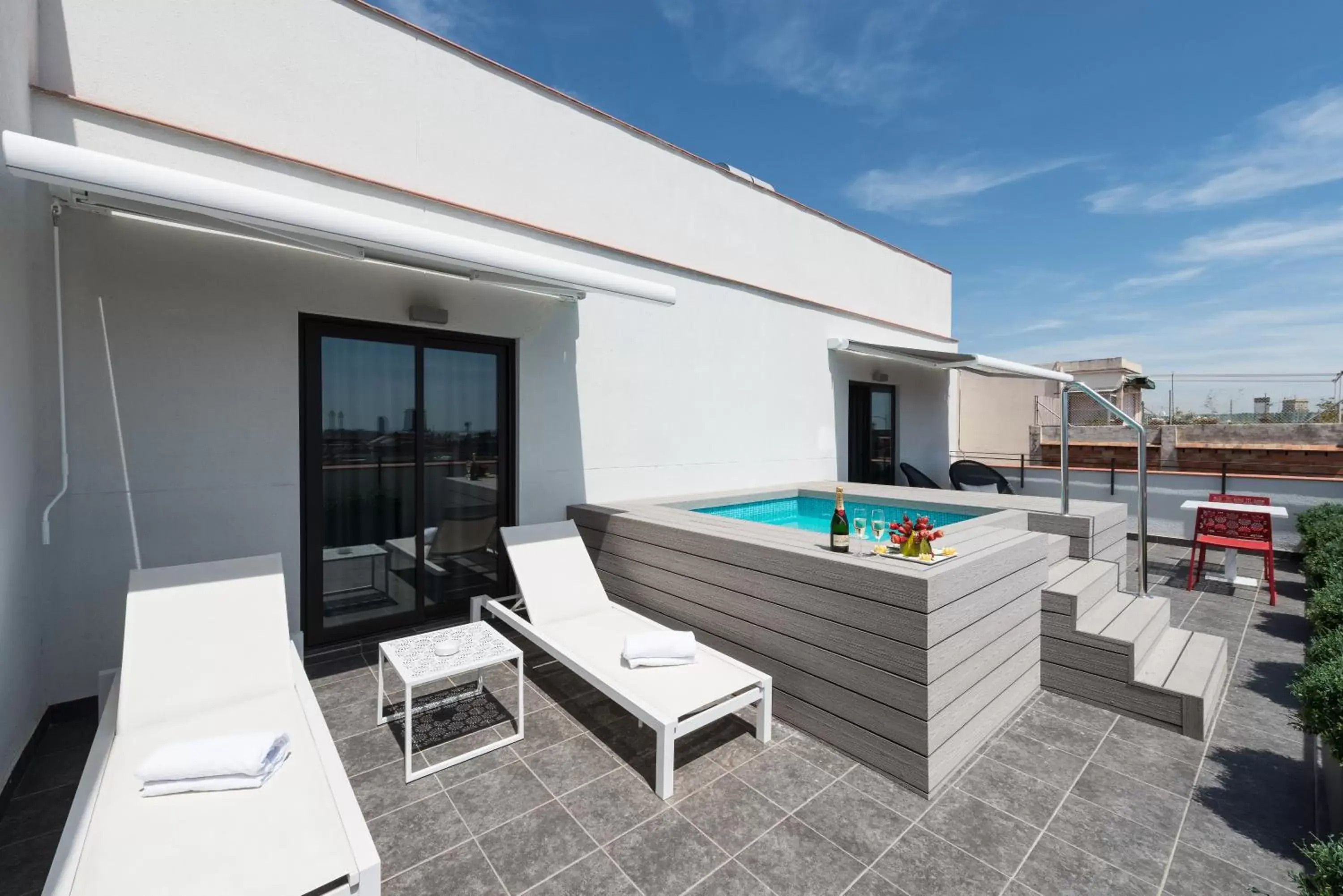 Balcony/Terrace, Swimming Pool in Catalonia Gran Via BCN