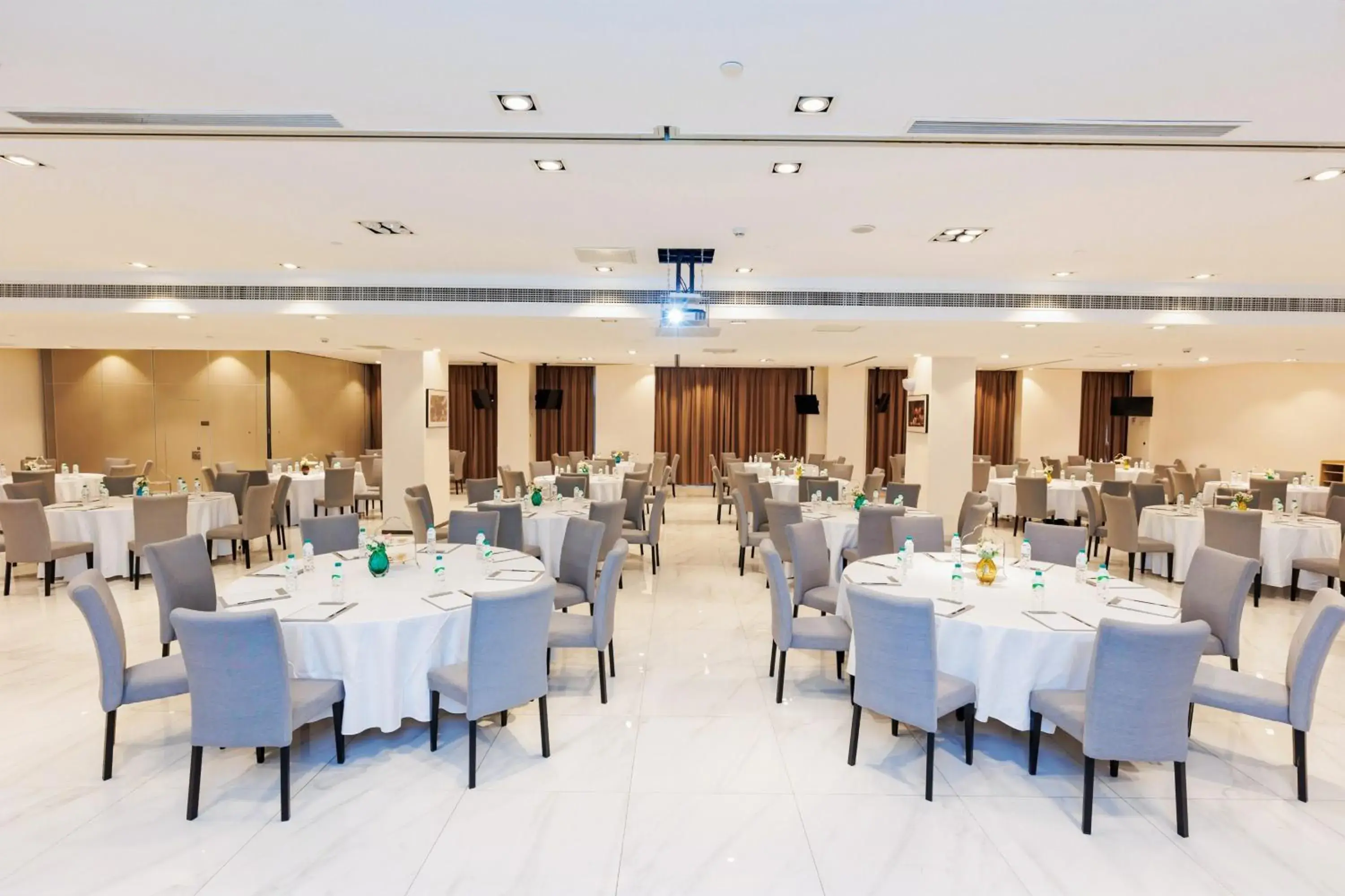 Meeting/conference room, Banquet Facilities in Bridal Tea House Hotel-Complimentary Welcome Drink before 30 Sep