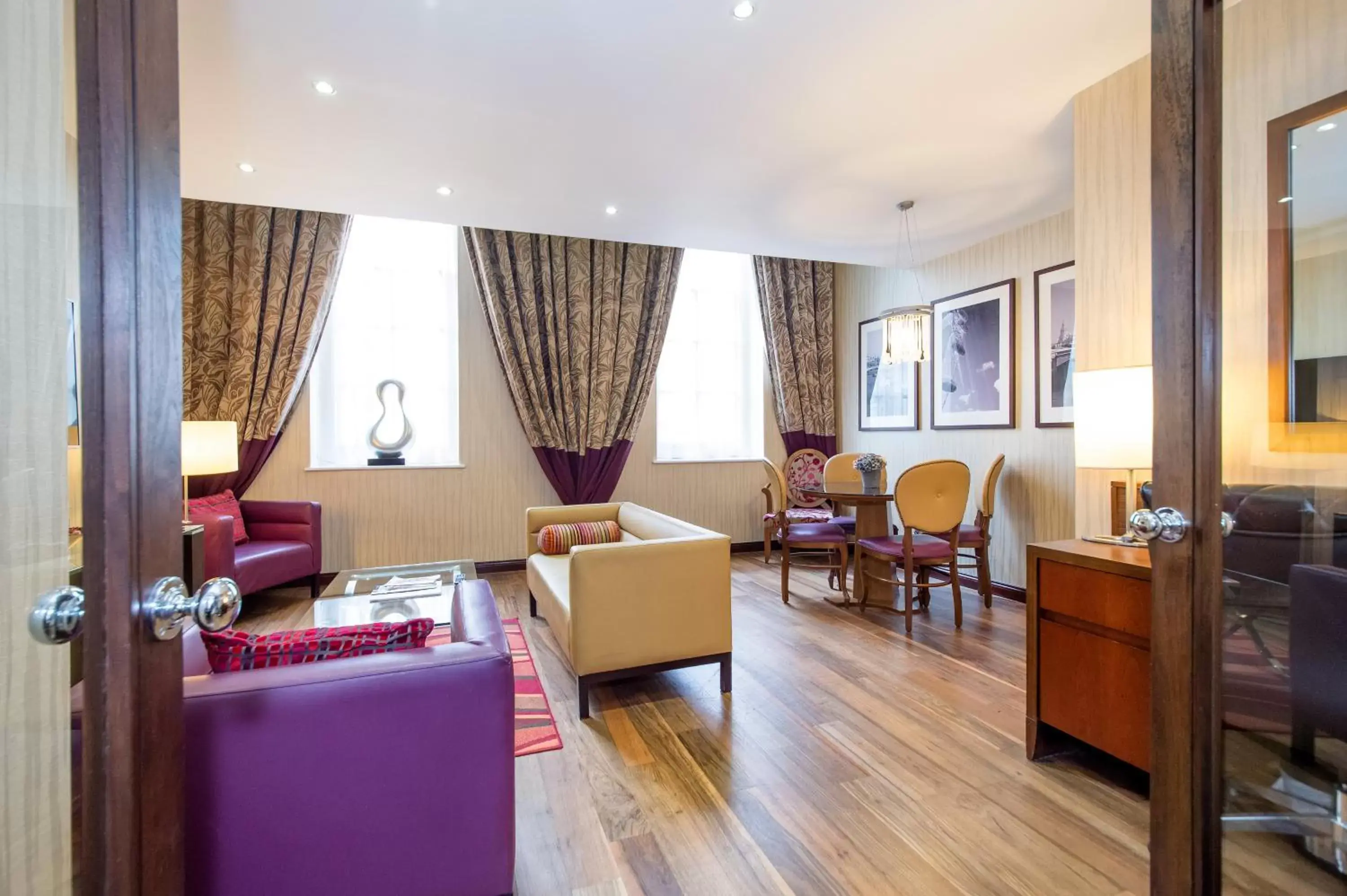 Living room, Seating Area in DoubleTree by Hilton Hotel London - Marble Arch