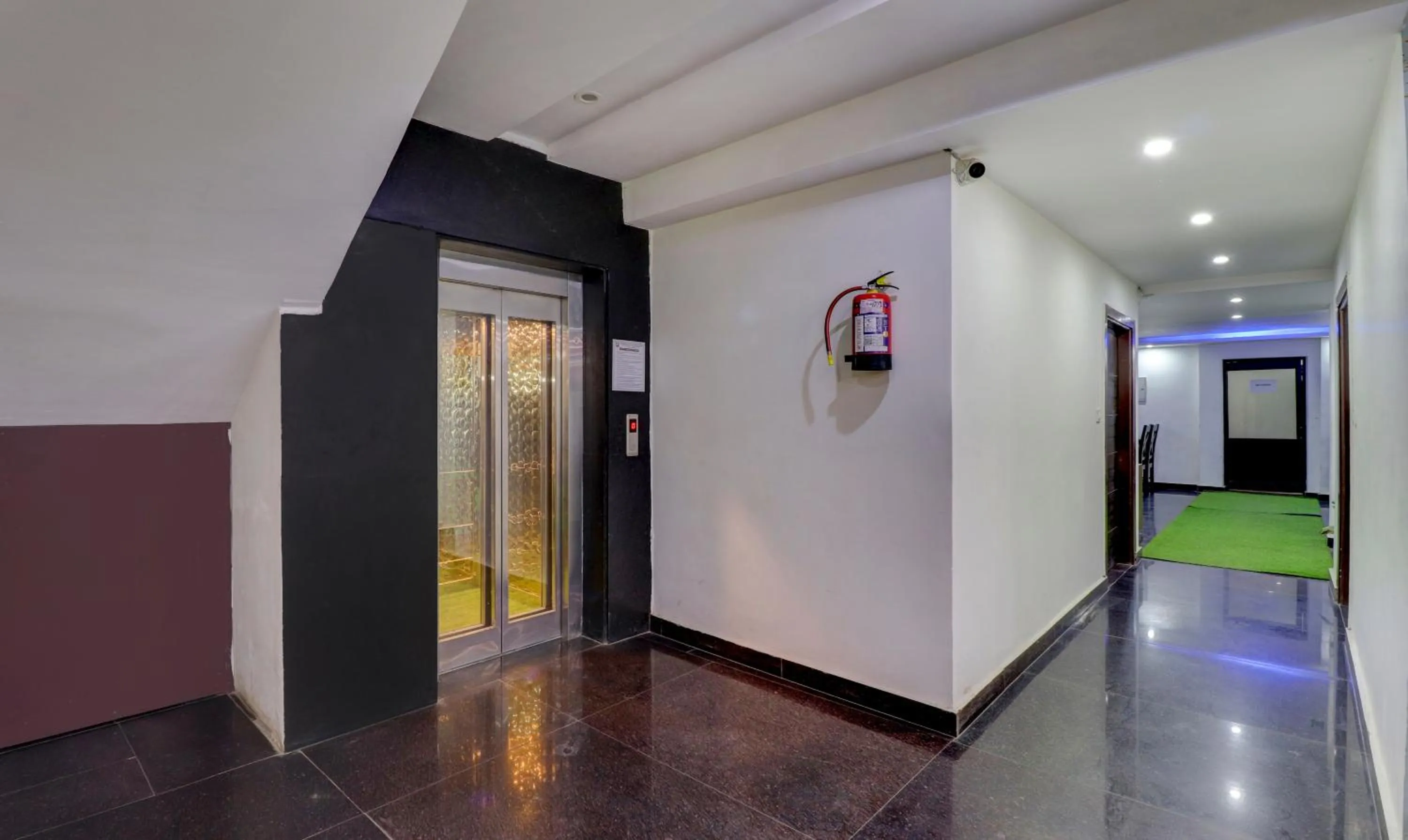 elevator in Itsy Hotels NV, Tapovan