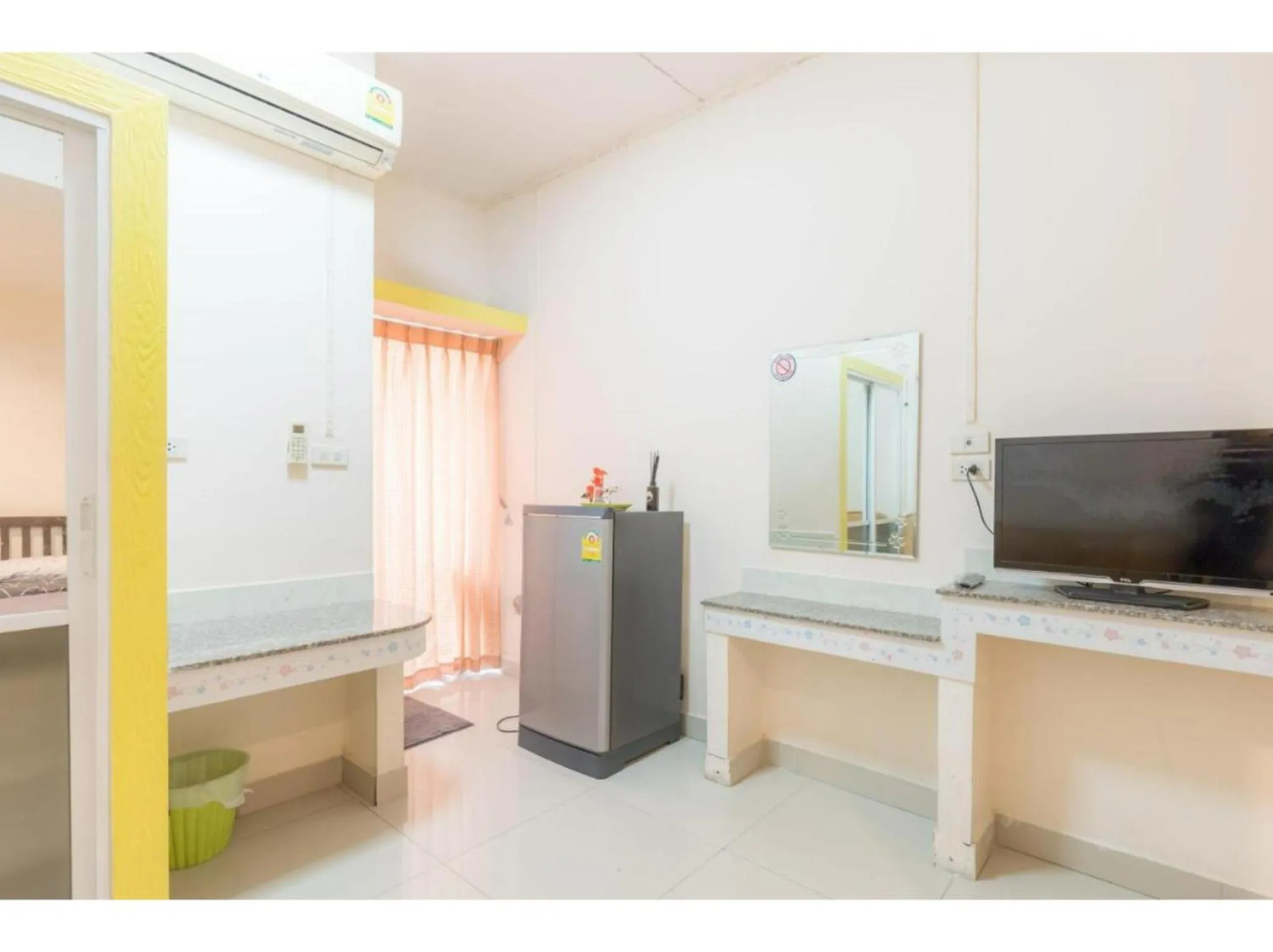 Bedroom, TV/Entertainment Center in OYO 75405 Ladda Place