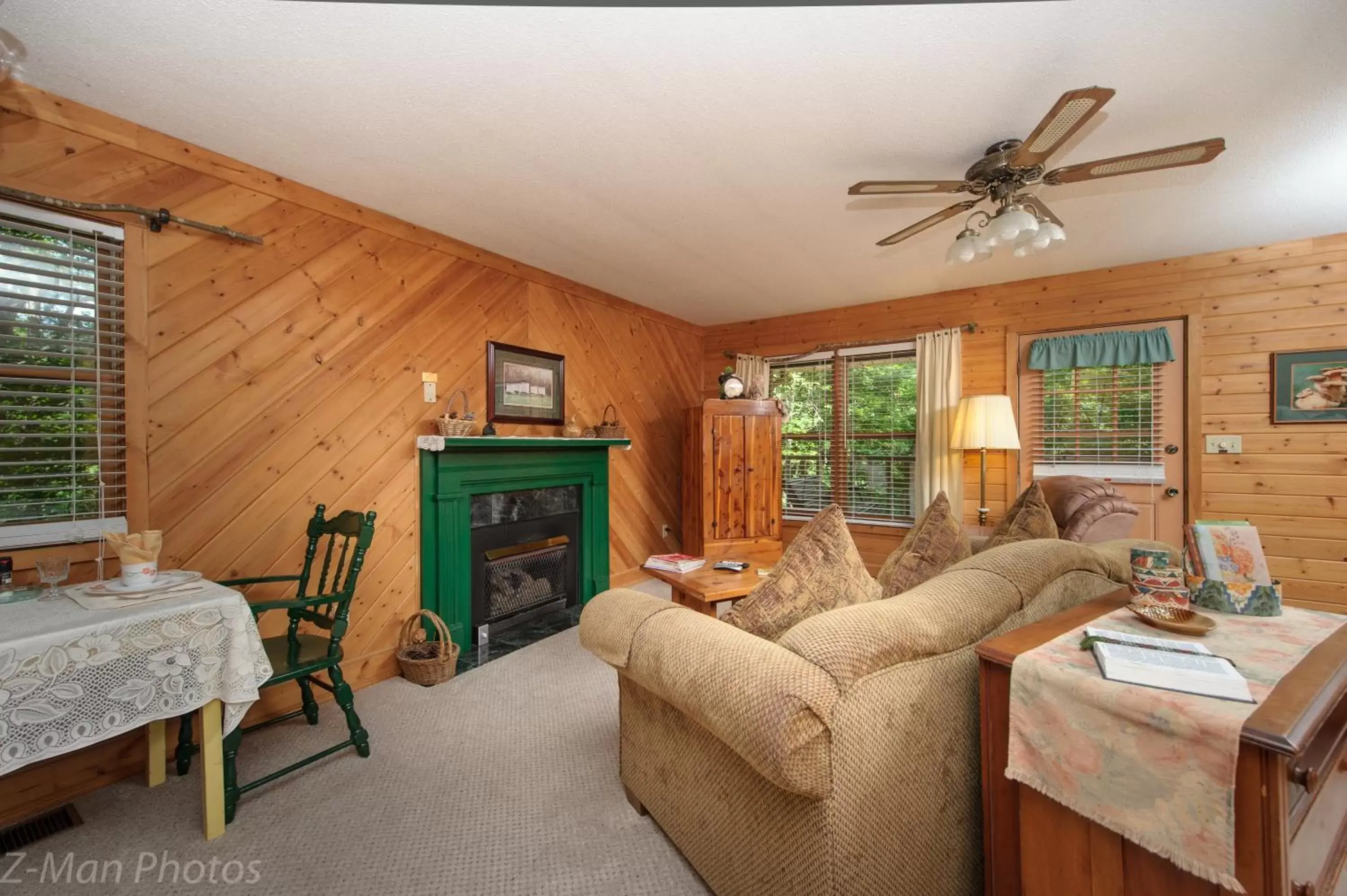 Photo of the whole room, Seating Area in Blue Mountain Mist Country Inn