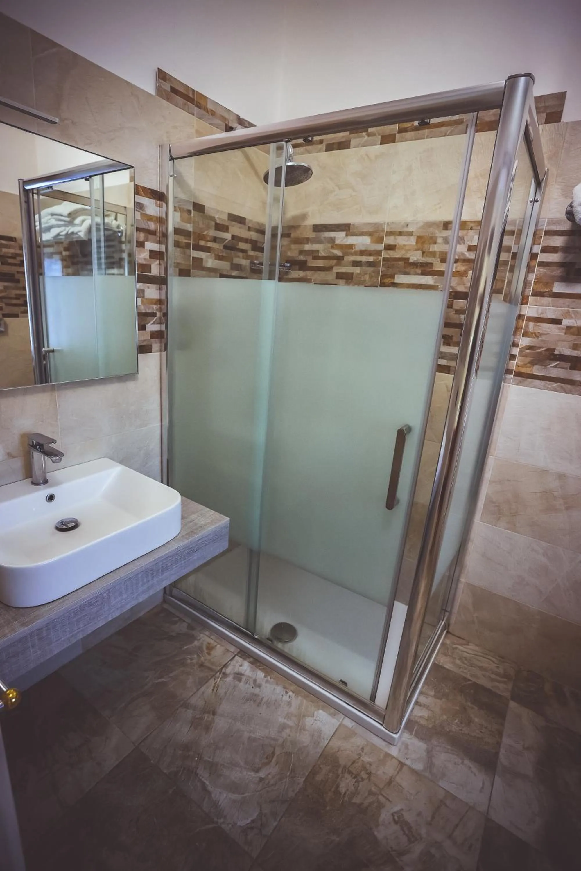 Shower in Hotel City