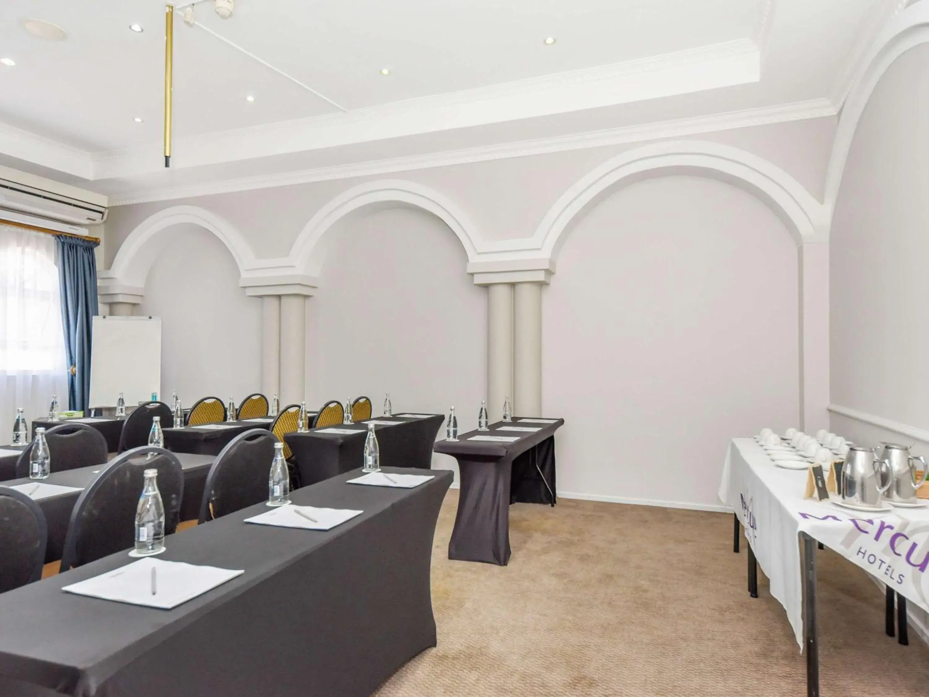 Meeting/conference room, Restaurant/Places to Eat in Mercure Johannesburg Randburg