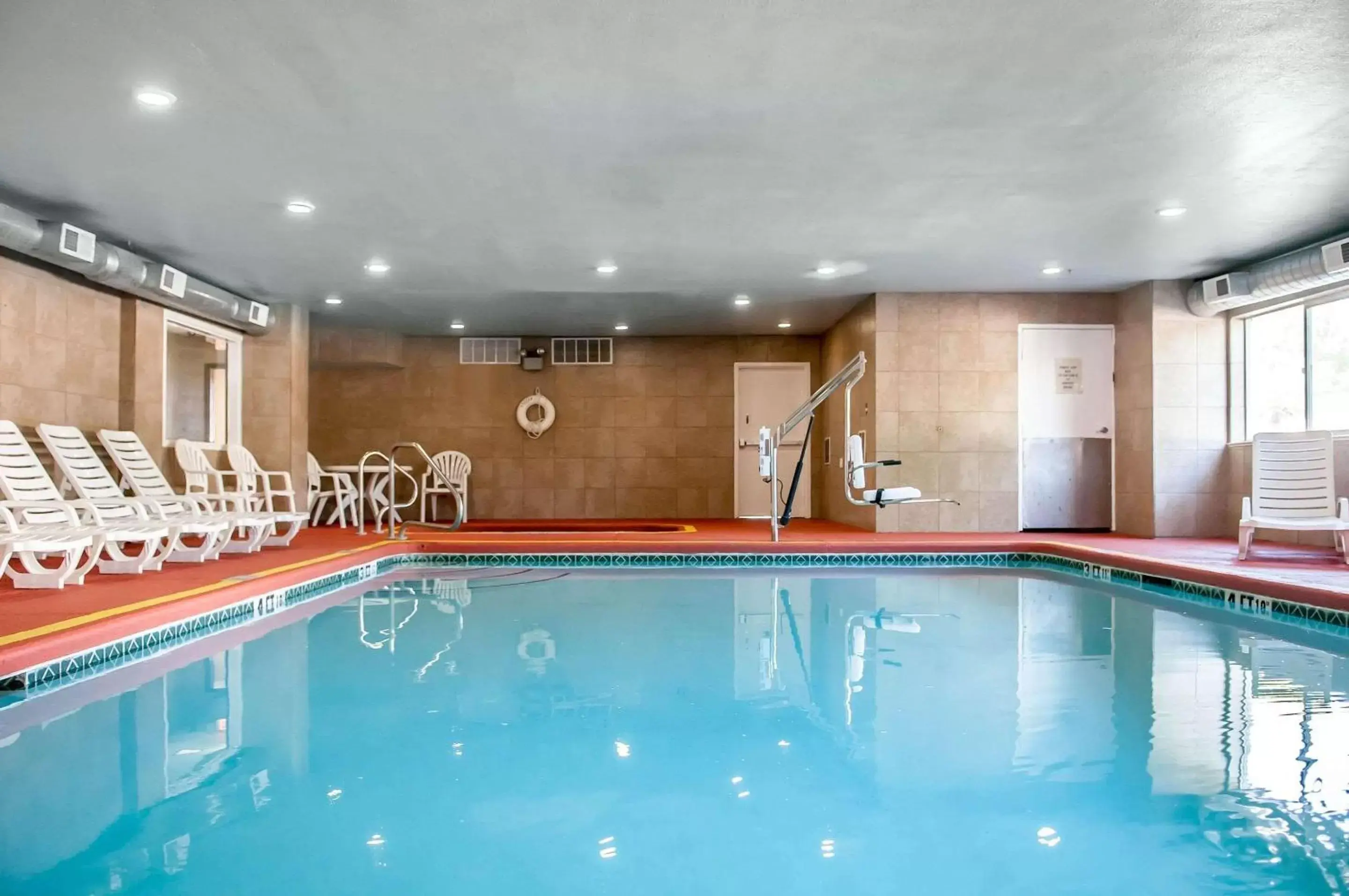 On site, Swimming Pool in Comfort Suites Albuquerque