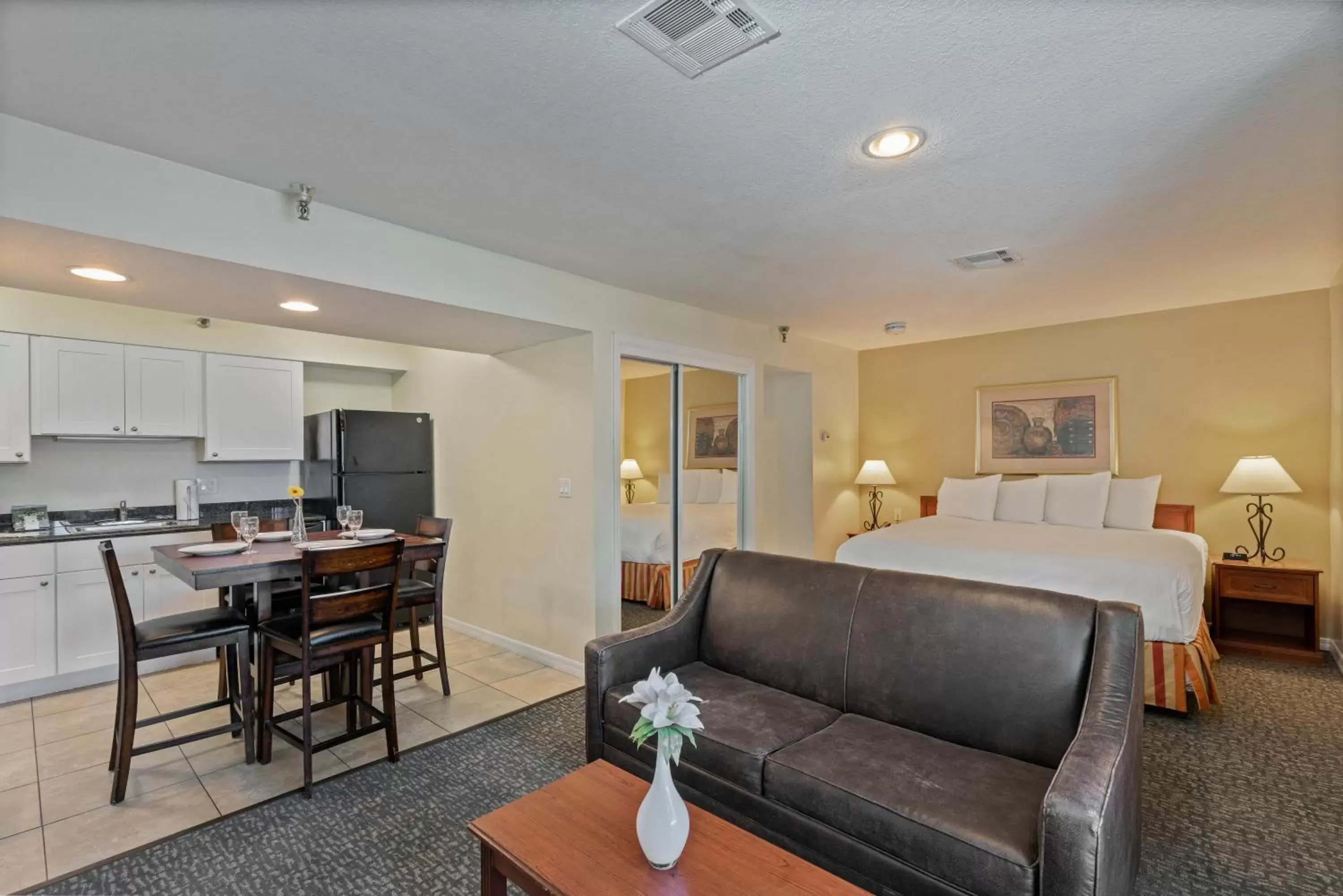 Kitchen or kitchenette in Chase Suite Hotel Rocky Point Tampa