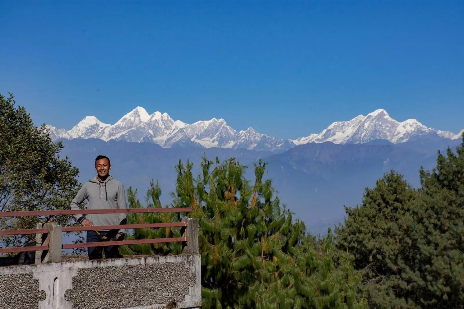 People in Peaceful Cottage & Cafe Du Mont