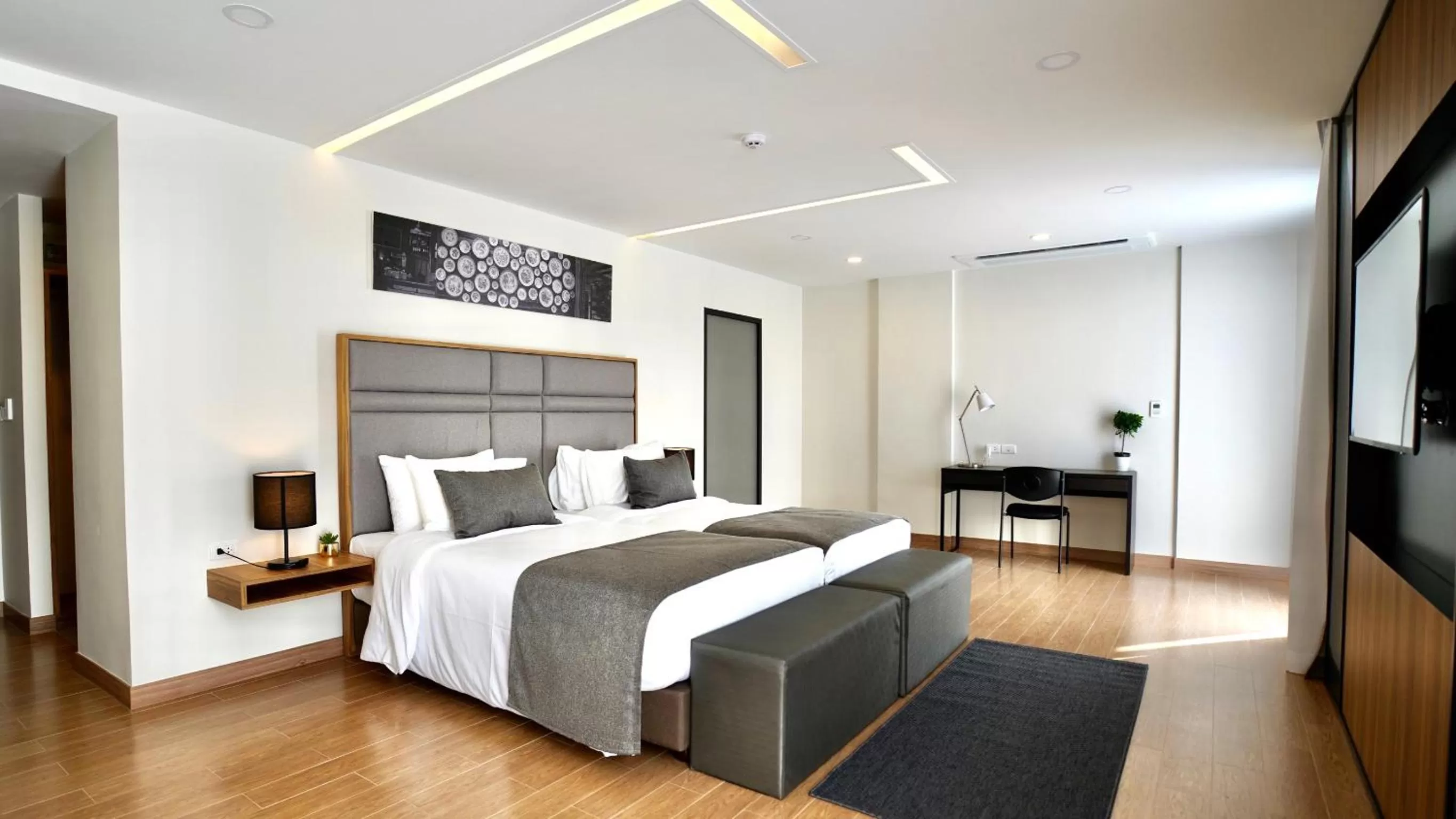 Photo of the whole room, Bed in Canalis Suvarnabhumi Airport Hotel