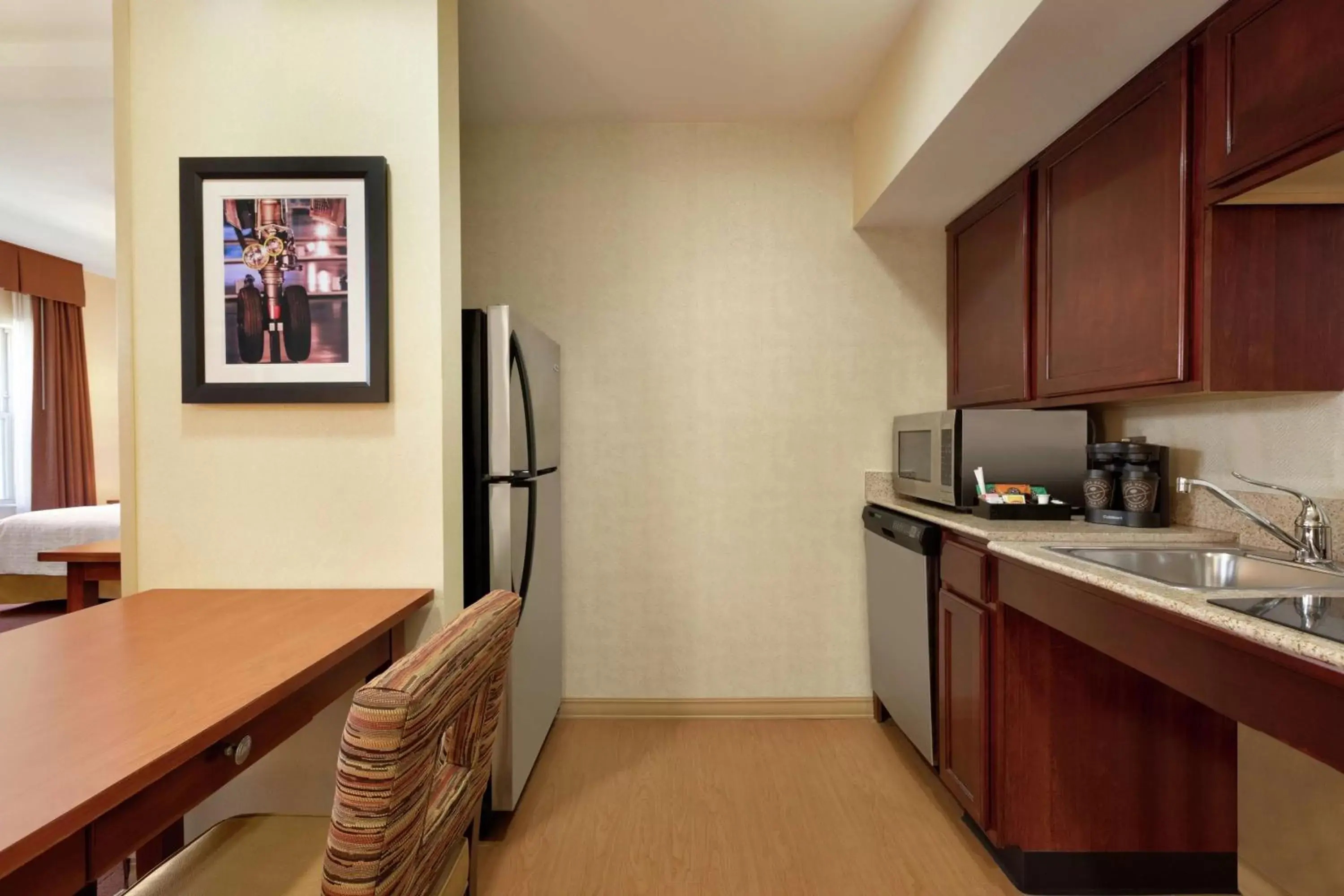 Bedroom, Kitchen/Kitchenette in Homewood Suites by Hilton Dulles-North Loudoun