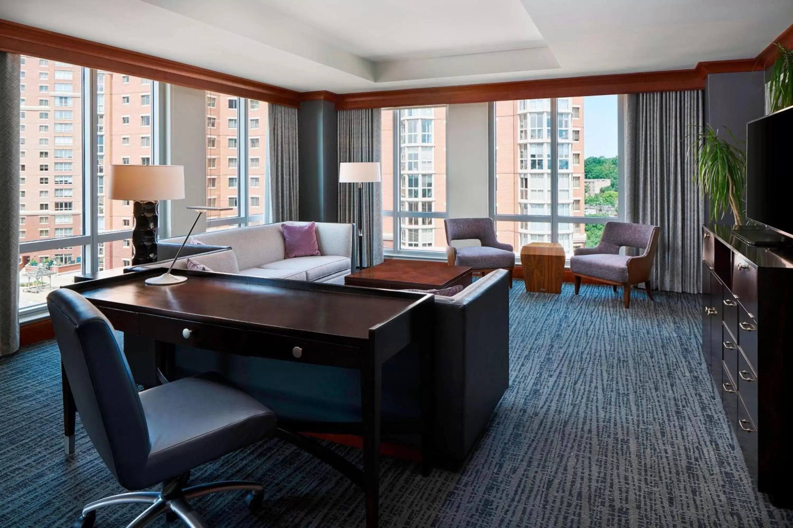 Photo of the whole room, Seating Area in The Westin Alexandria Old Town