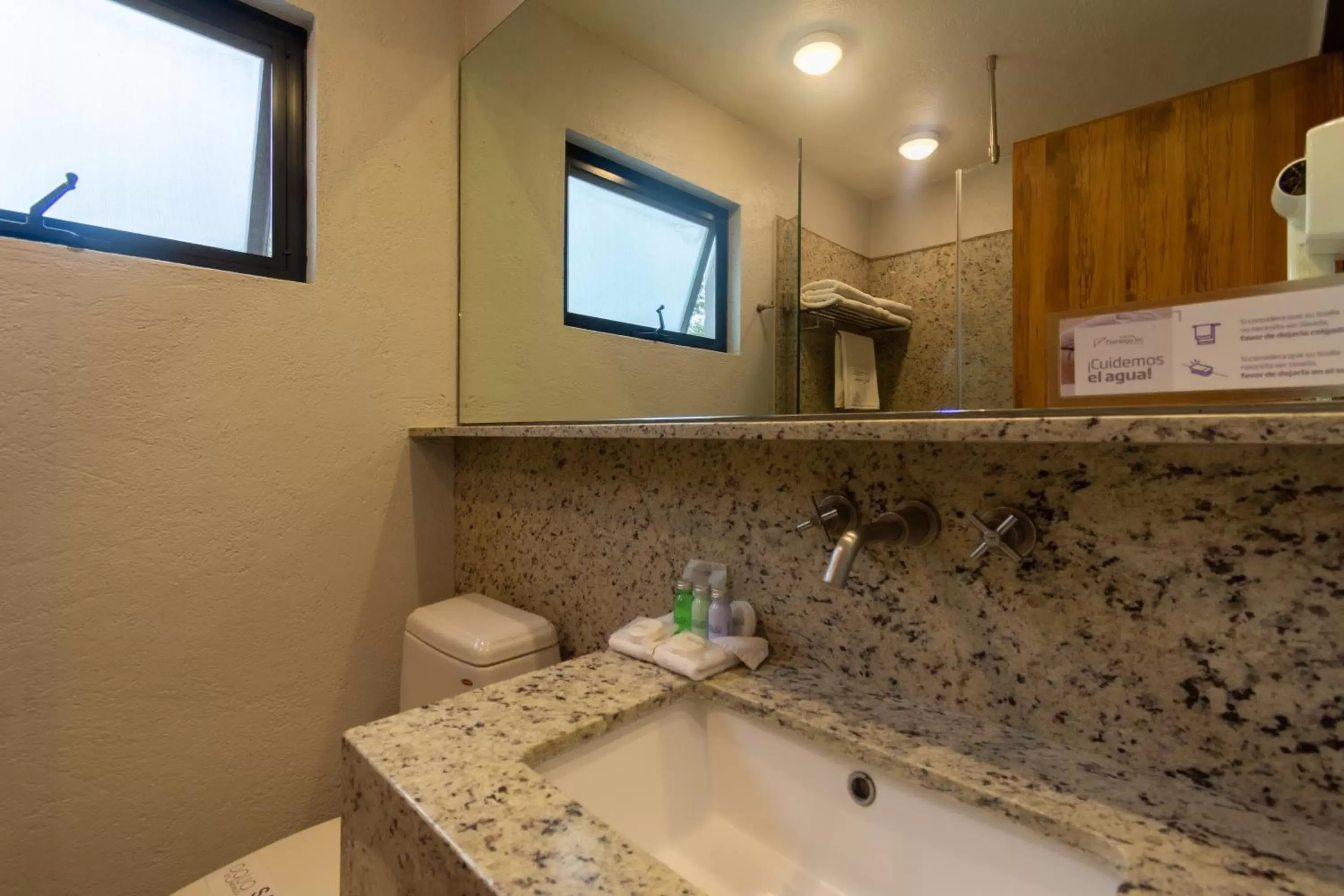 Bathroom in Hotel Flamingo Inn