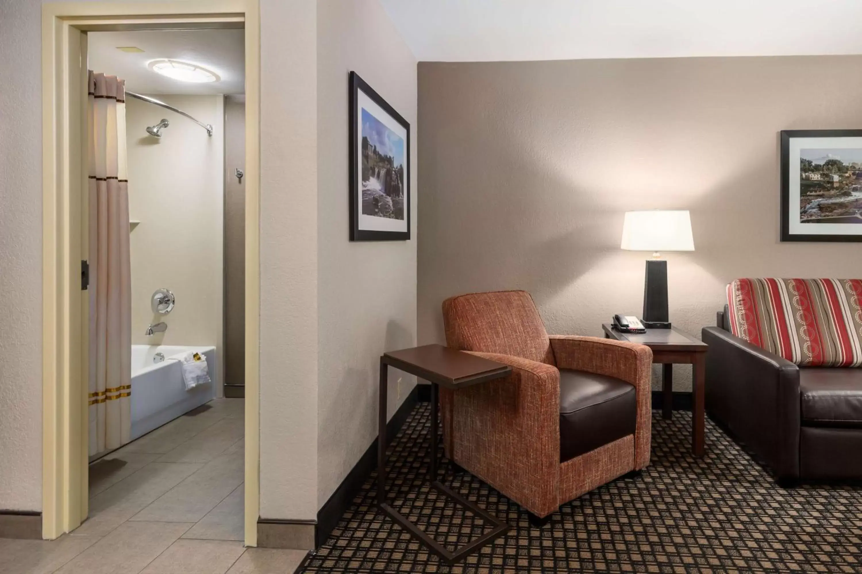 Bedroom, Seating Area in Best Western Plus Ramkota Hotel