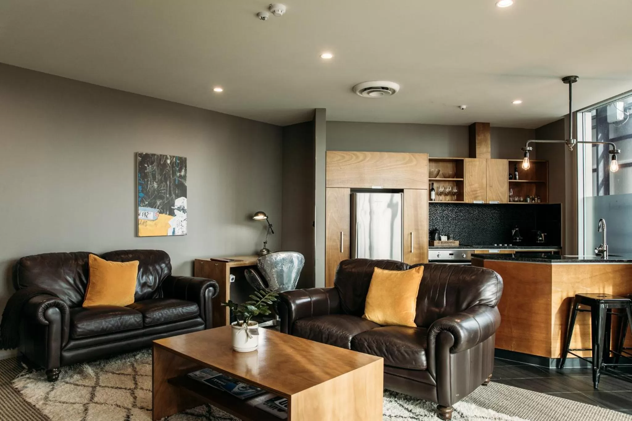 Living room in King and Queen Hotel Suites