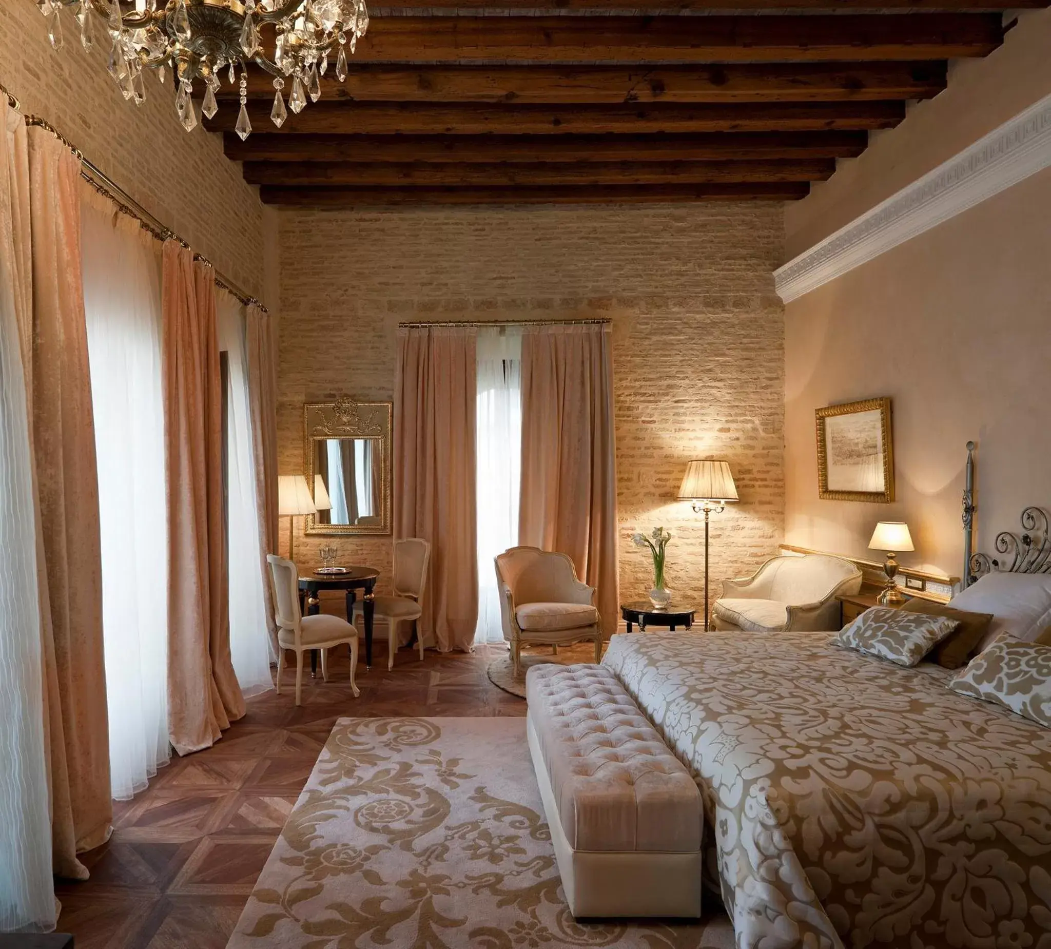 Photo of the whole room in Hotel Casa 1800 Sevilla