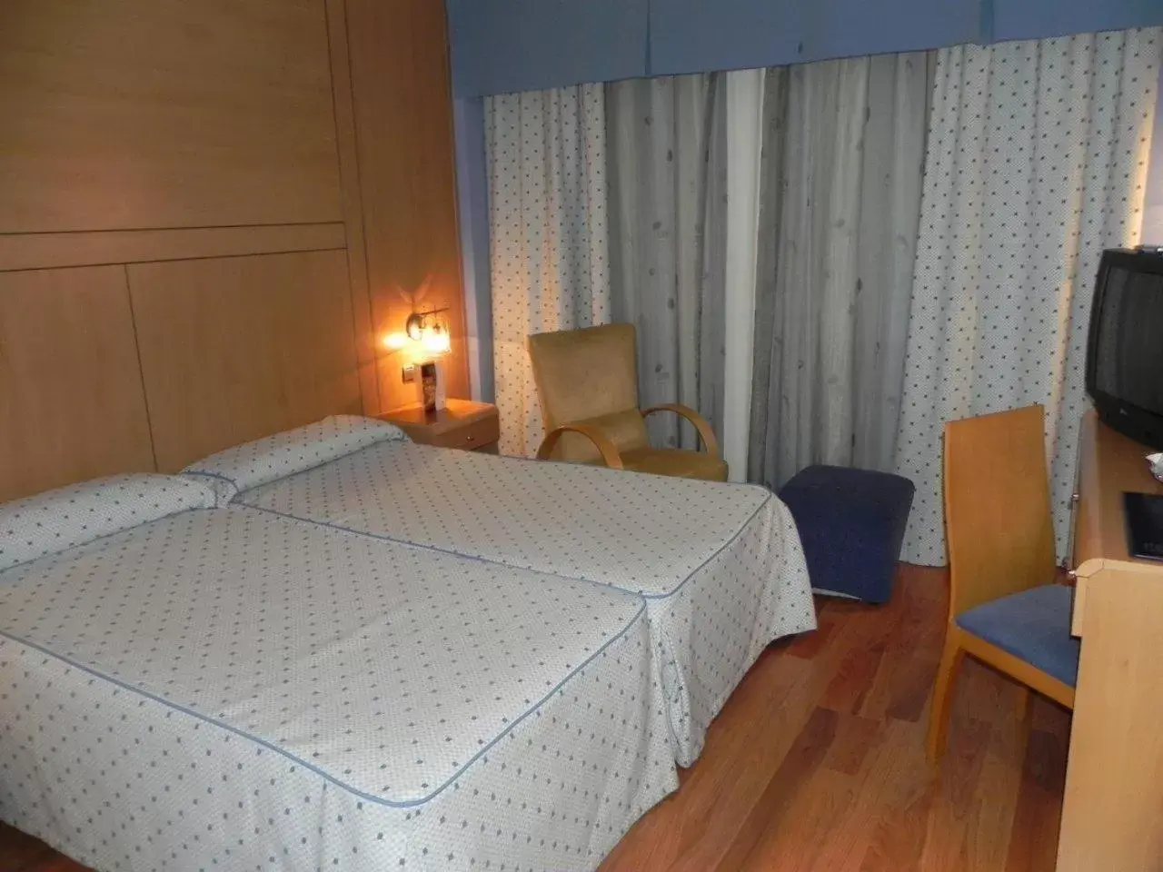 Photo of the whole room, Bed in Reino de Granada