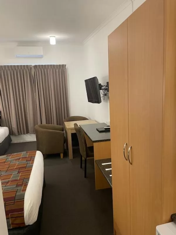 Bed in William Dutton Motel