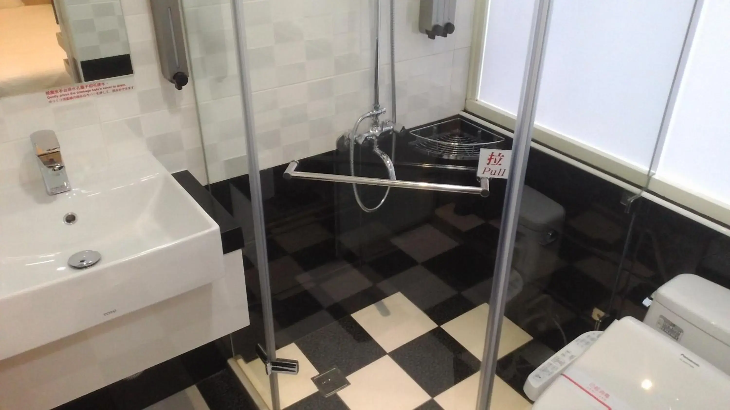 Shower, Bathroom in Morwing Hotel Fairytale