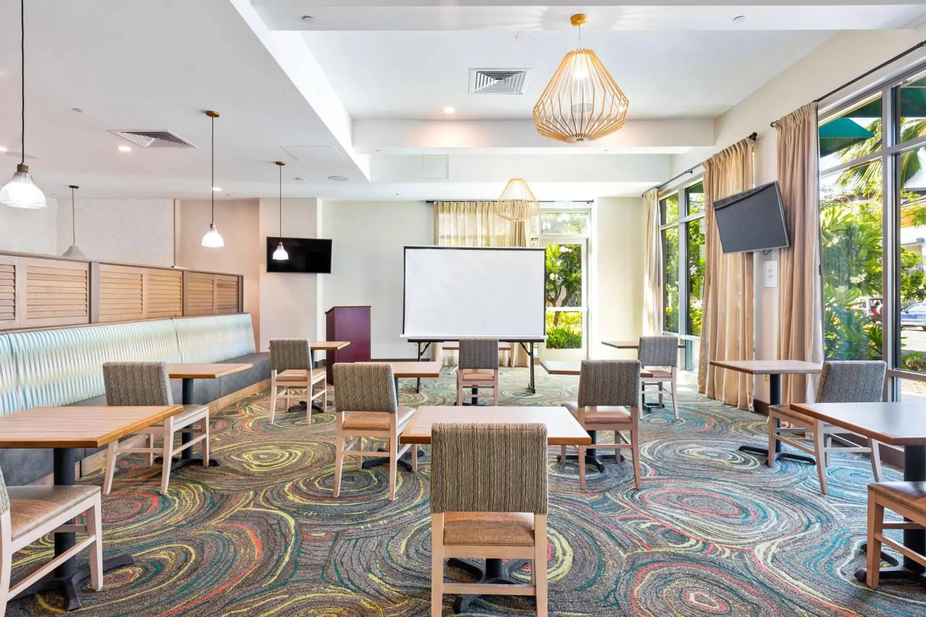 Meeting/conference room in Embassy Suites By Hilton Oahu Kapolei - FREE Breakfast