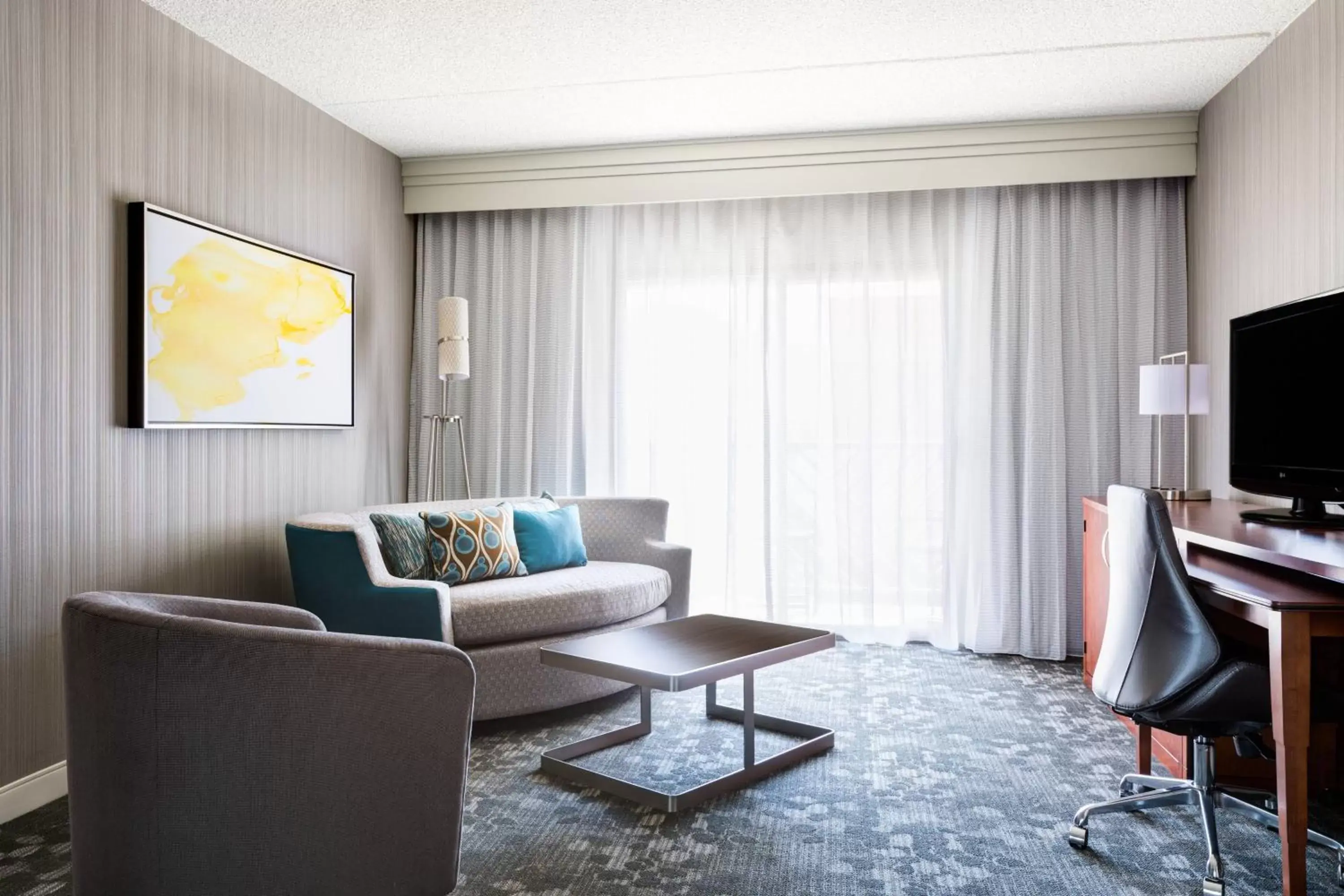 Bedroom, Seating Area in Courtyard by Marriott Scottsdale Old Town